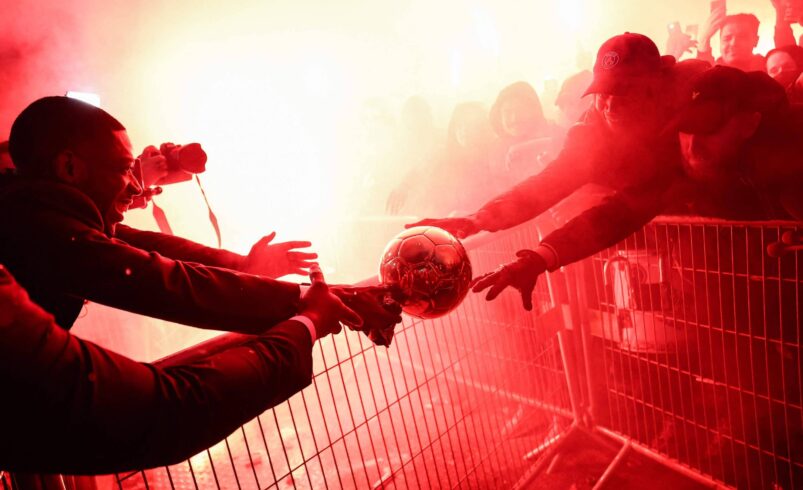 Dembélé é homenageado com festa e fogos após partida – 22/09/2025 – Esporte