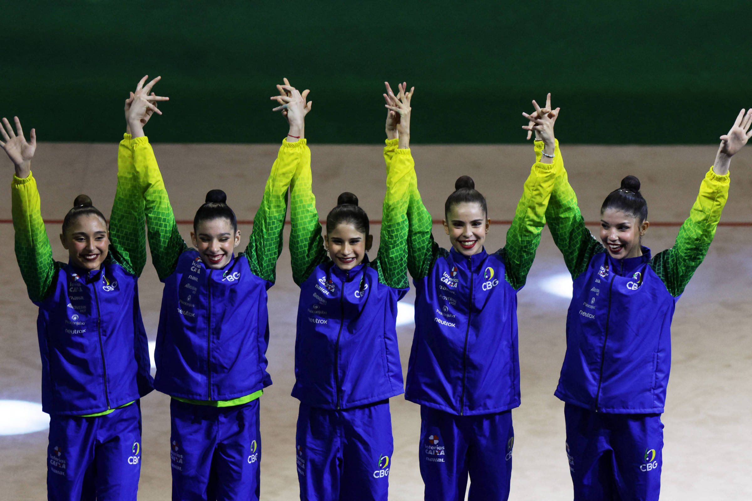 Ginastas medalhistas da ginástica rítmica recebem reconhecimento – 29/09/2025 – Esporte
