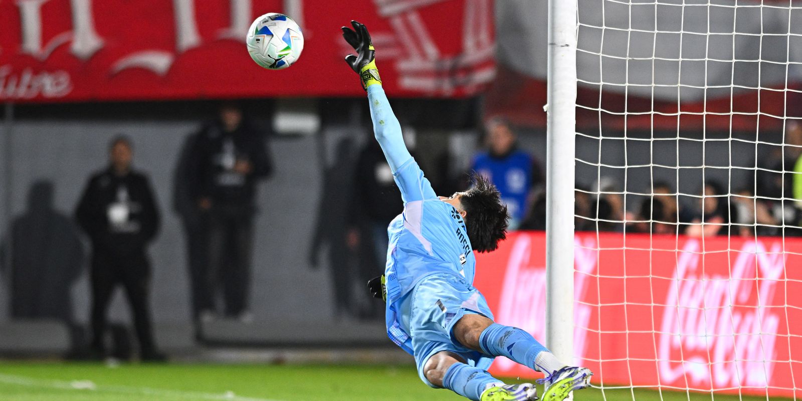 Rossi se destaca nas penalidades e assegura vaga do Flamengo na próxima fase