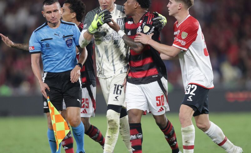Conmebol revê cartão amarelo e libera Plata para atuar pelo Flamengo