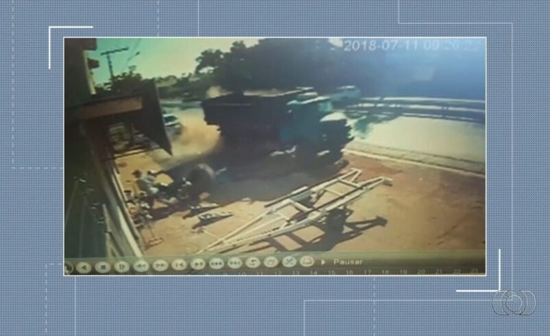 Acidente na GO-080: carro colide com caminhão e deixa um morto