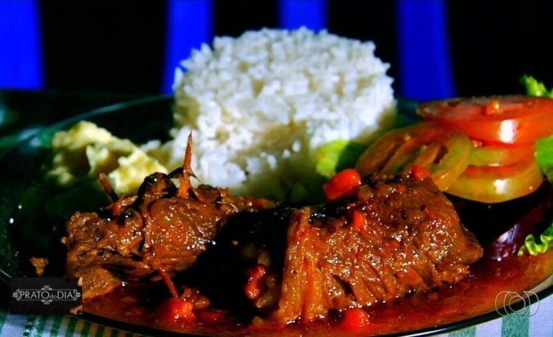 Cozinhe Bife Rolê com Purê de Batatas em Aparecida de Goiás