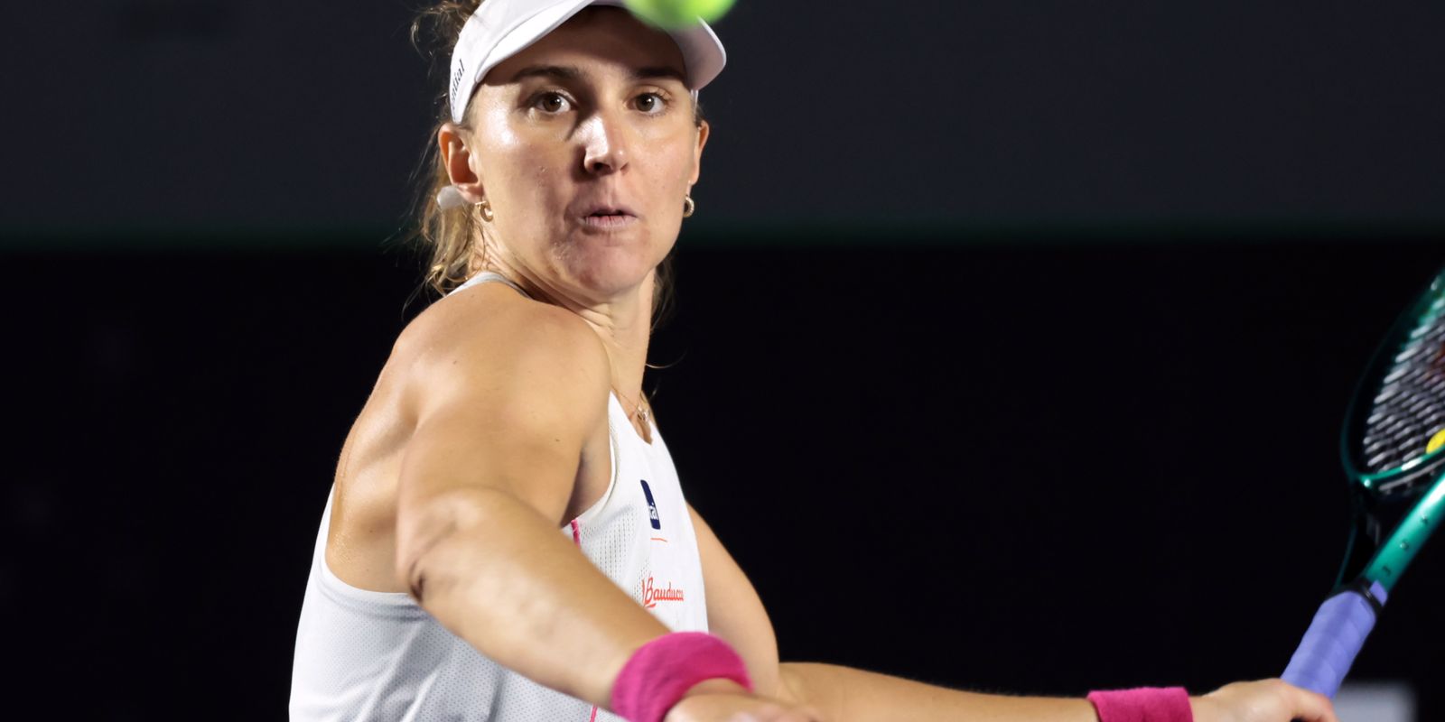 Bia Haddad avança às quartas de final do SP Open ao vencer duelo brasileiro nas oitavas.