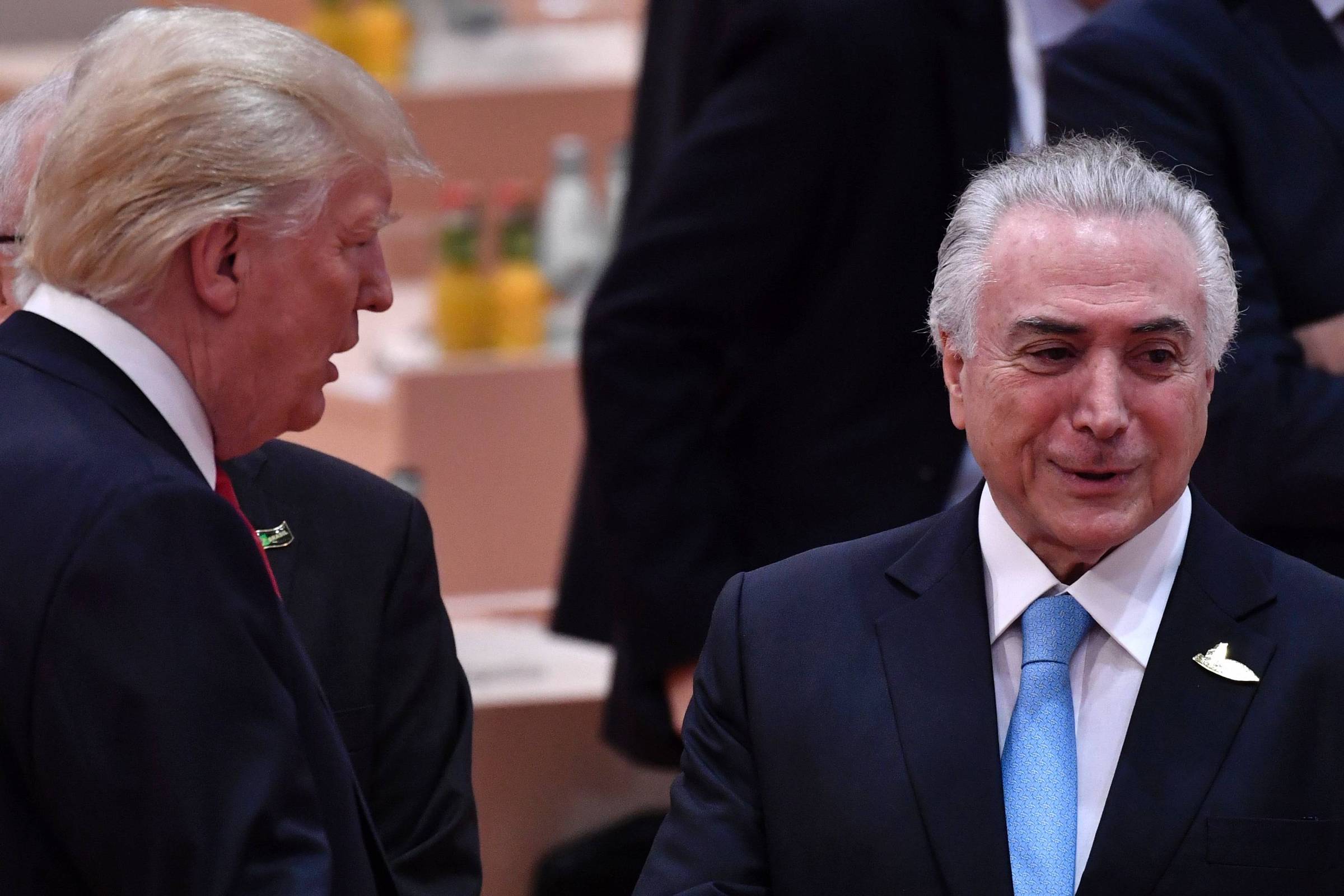 Trump Sugere Intervenção Militar do Brasil e Argentina na Venezuela – 18/10/2025 – Painel