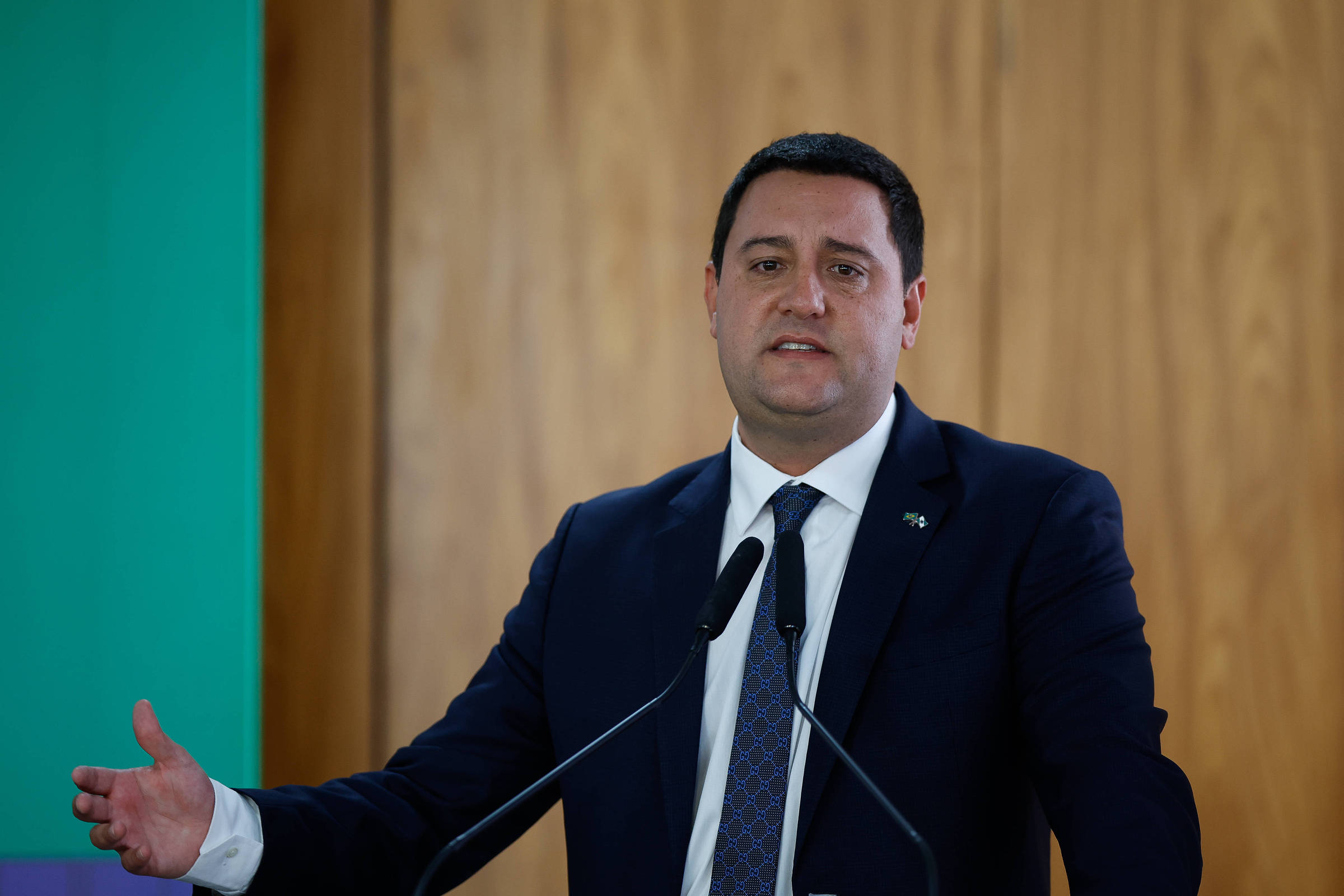 Emplacamentos de veículos crescem no Paraná, beneficiando o governo de Ratinho