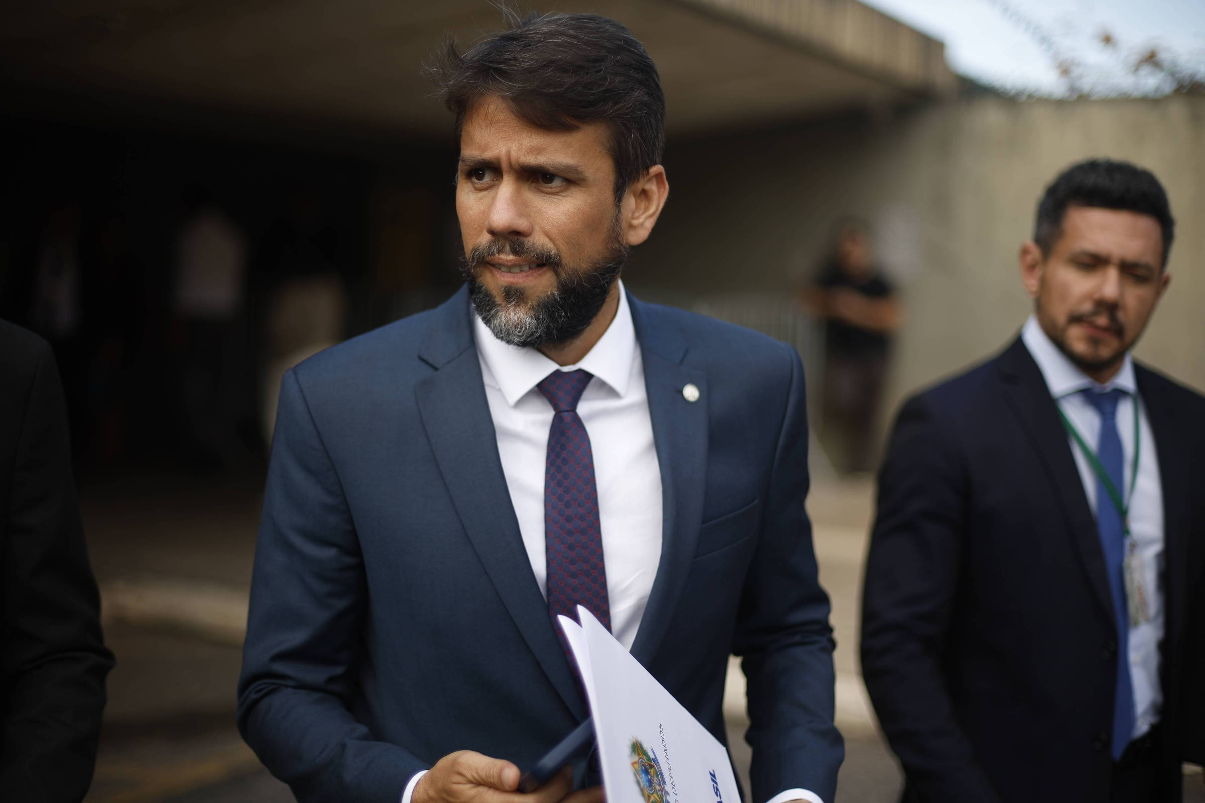 Análise Política: Interações entre o Planalto e o Plenário em 19 de Outubro de 2025 – Lara Mesquita