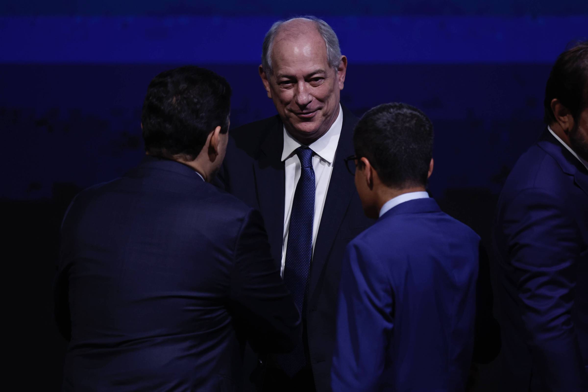 Ciro Gomes se desliga do PDT após aliança do partido com o PT no Ceará, em 17 de outubro de 2025