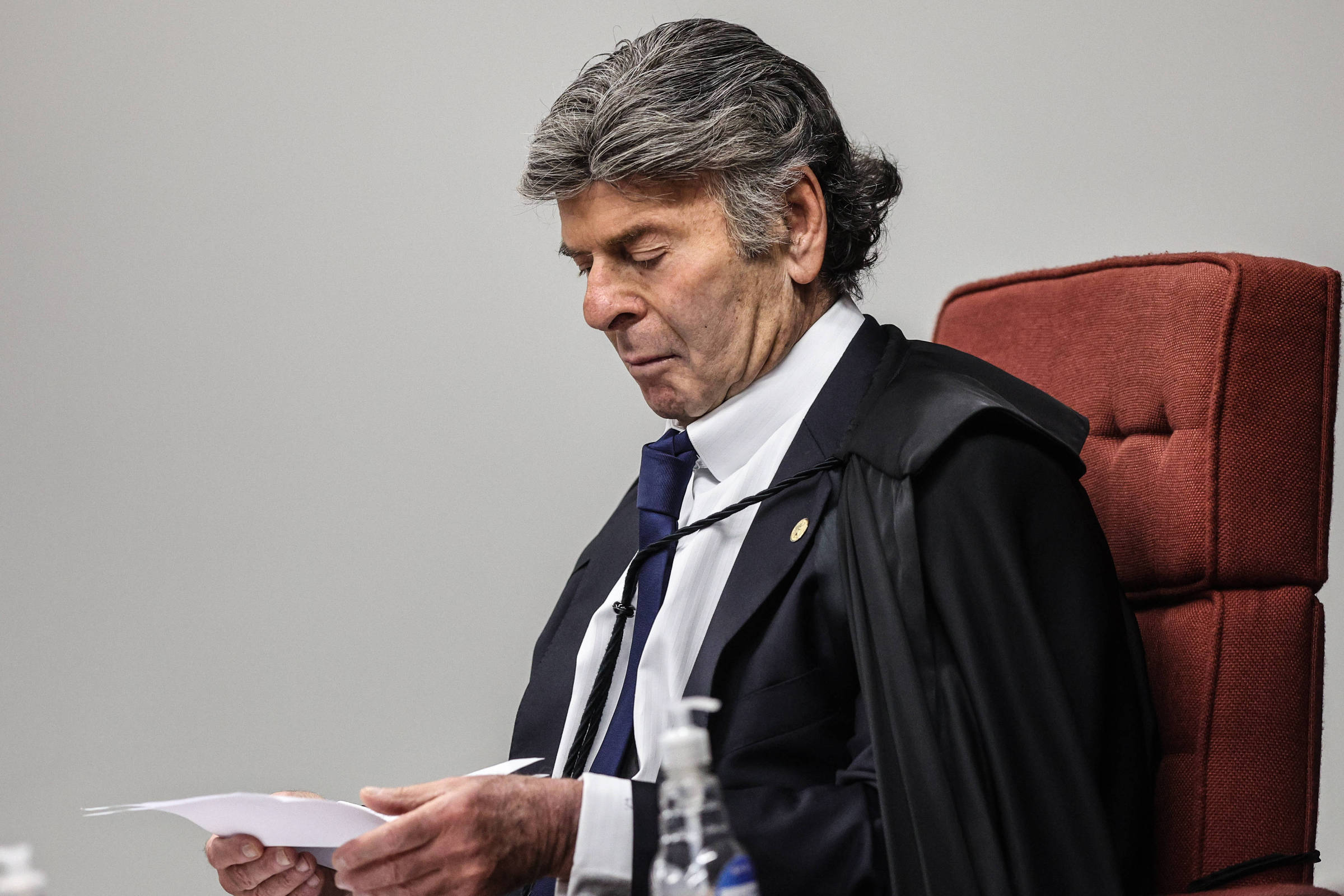 Ministro Fux Solicita Revisão de Voto sobre Bolsonaro para Ajustes – Brasília, 20 de Outubro de 2025