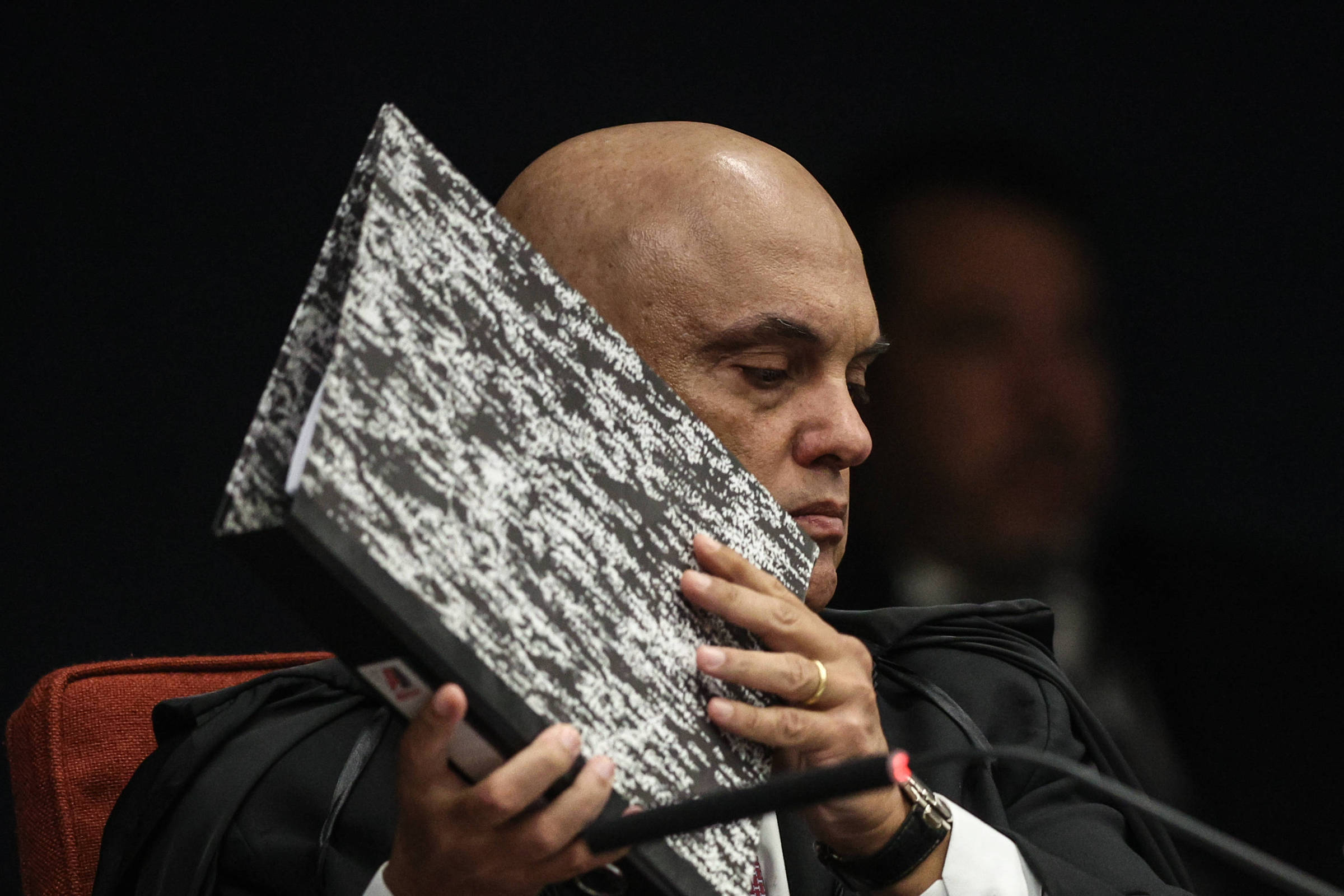 STF Retoma Julgamento de Núcleo da Trama Golpista em Brasília – 21 de Outubro de 2025