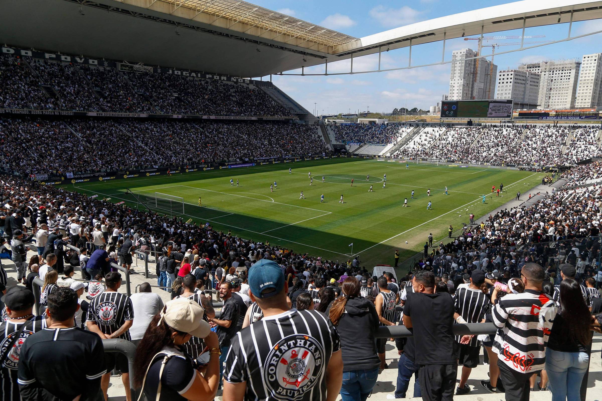 “Câmara Municipal de São Paulo pode aprovar venda de bebidas alcoólicas nos estádios” – 09/10/2025 – Painel
