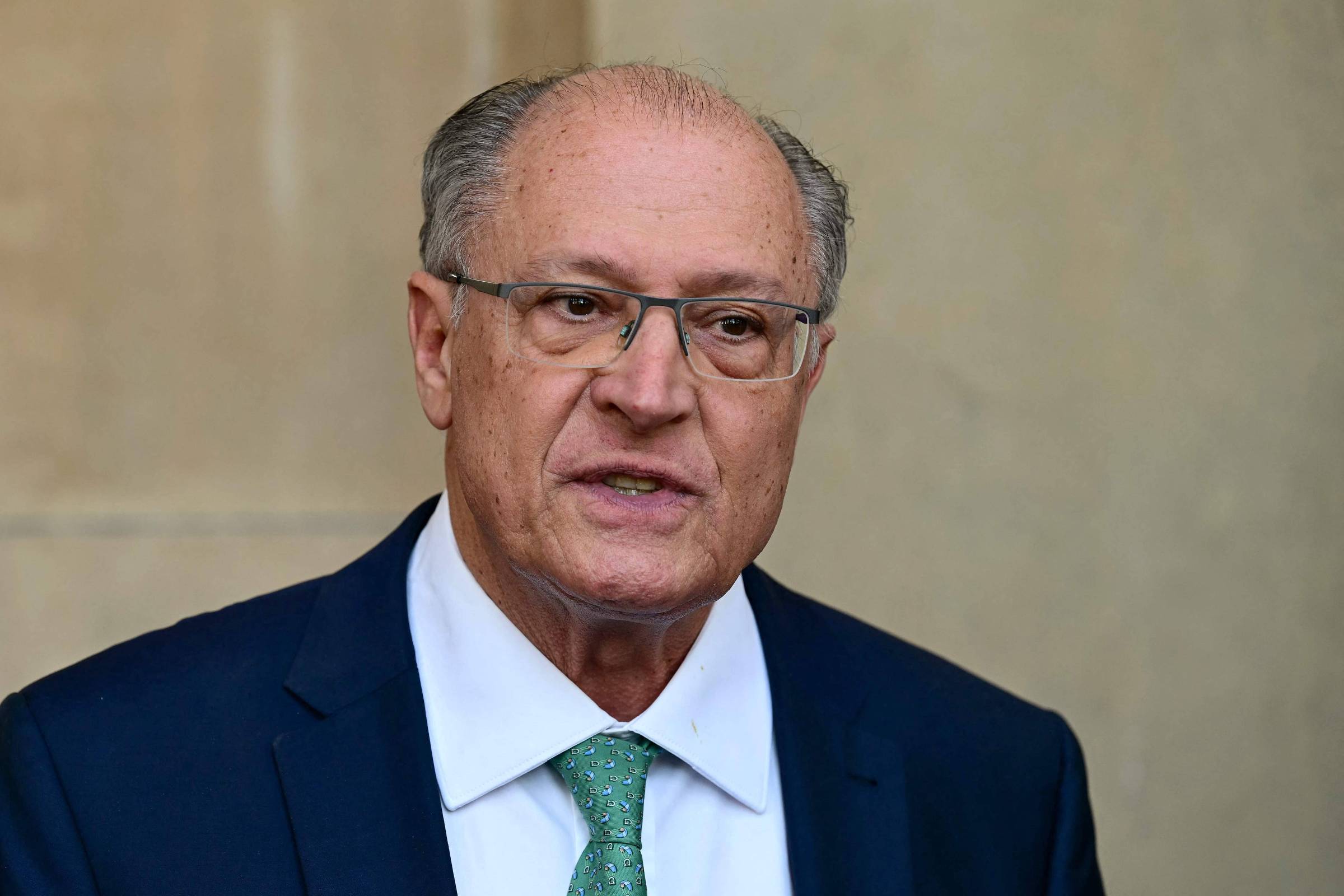 Alckmin Critica Atitude de Eduardo e Tarcísio em Relação ao Aumento de Tarifas em Brasília