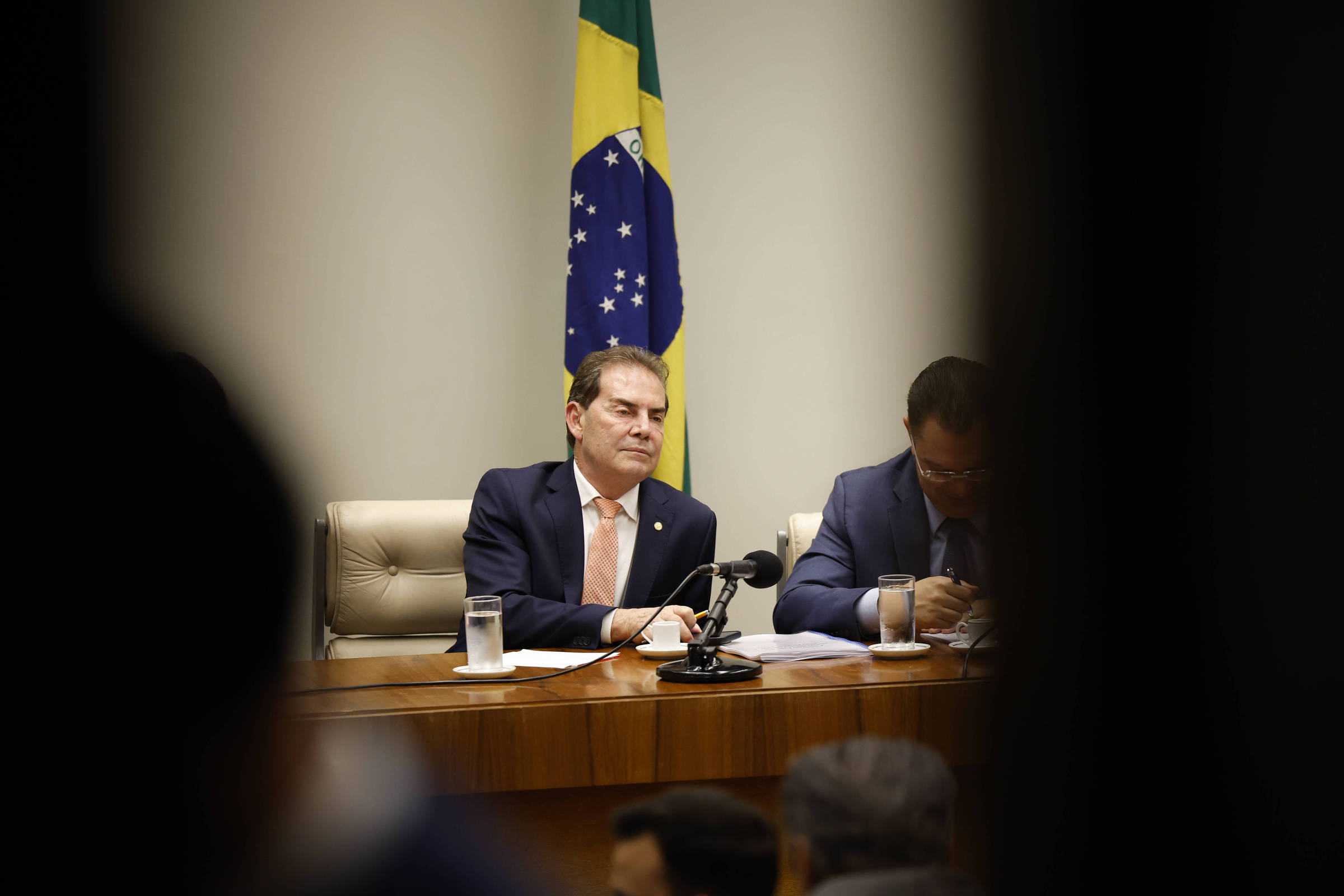 Projeto de Lei sobre Redução de Penas Enfrenta Impasse e Pode Ser Novamente Adiado – 13/10/2025 – Poder