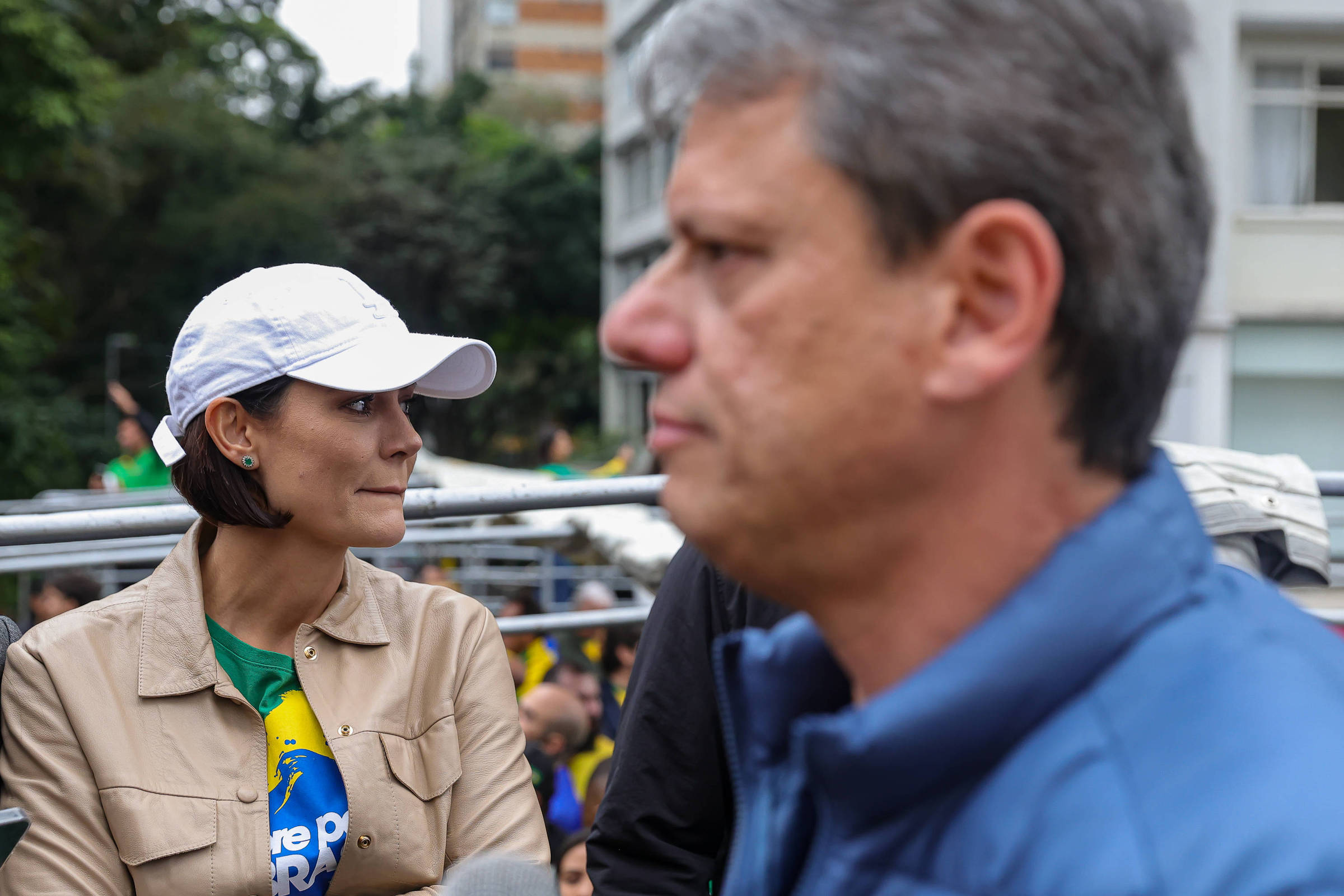Bolsonaro Apoia Candidatura de Tarcísio com Michelle como Vice em São Paulo, Afirmam Aliados – 03/10/2025 – Poder