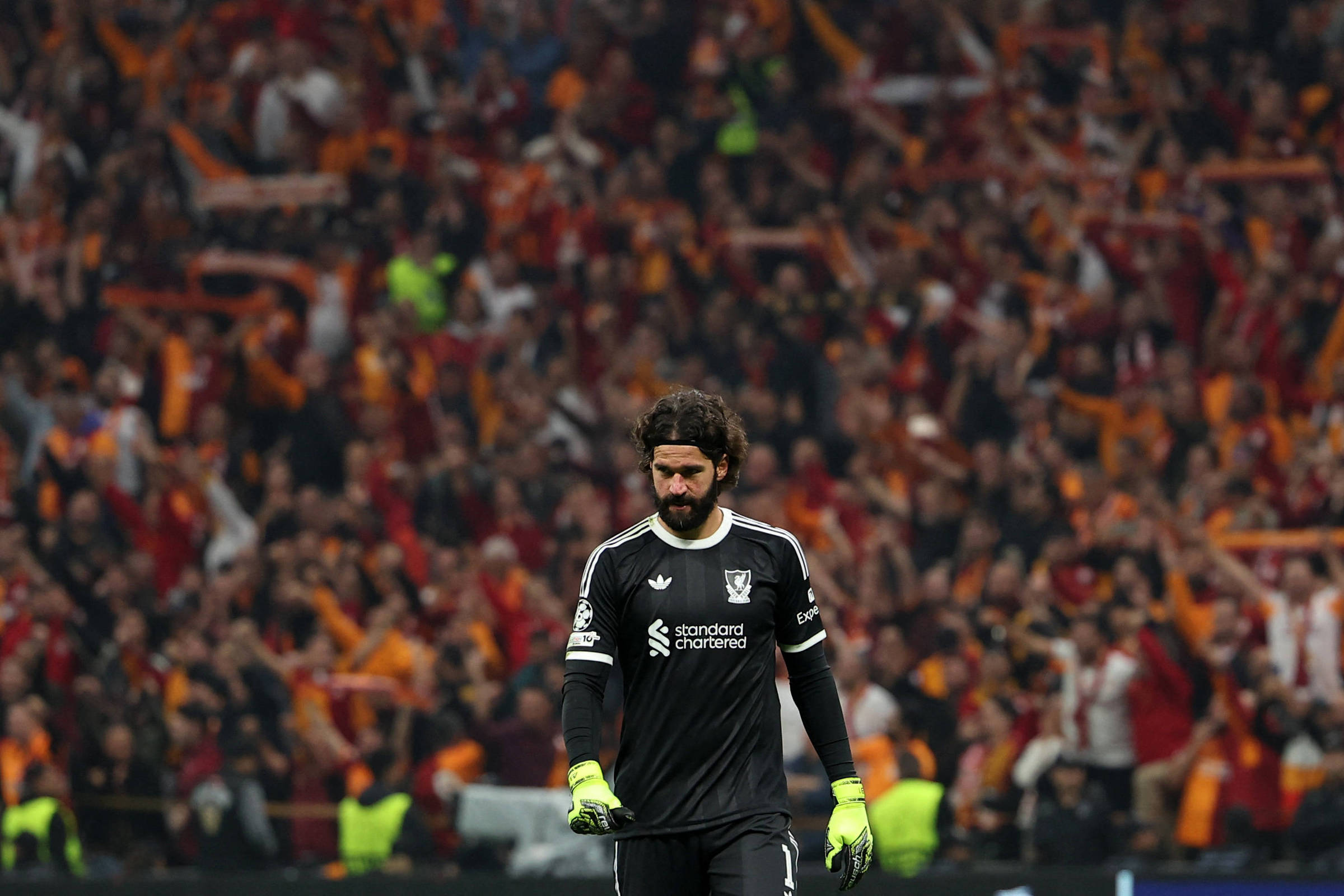 Liverpool: Técnico confirma lesão do goleiro Alisson – 03/10/2025