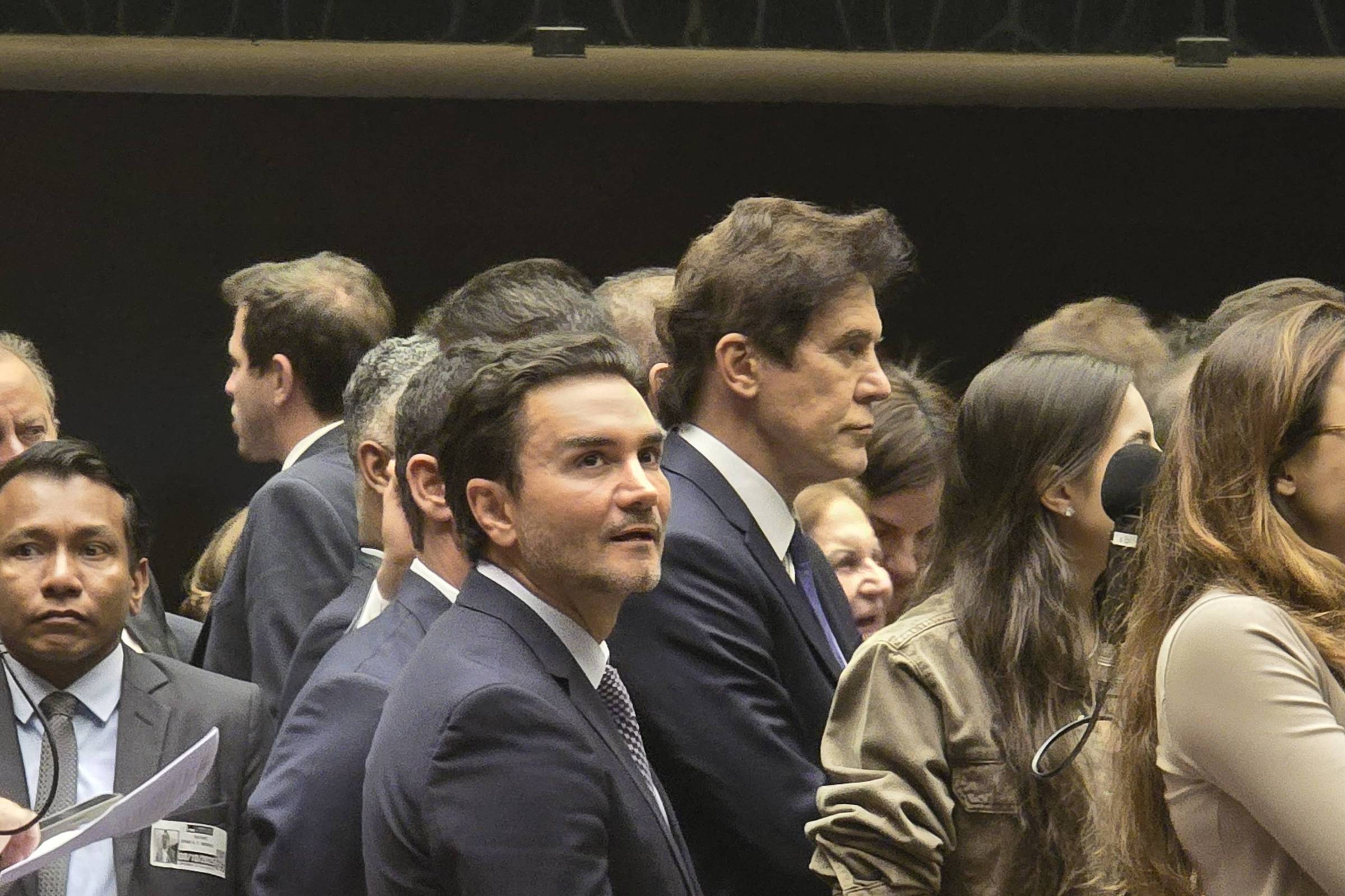 Caixa Econômica Federal Dispensa Assessores Associados ao PL e PP Após Queda de Medida Provisória – 10/10/2025