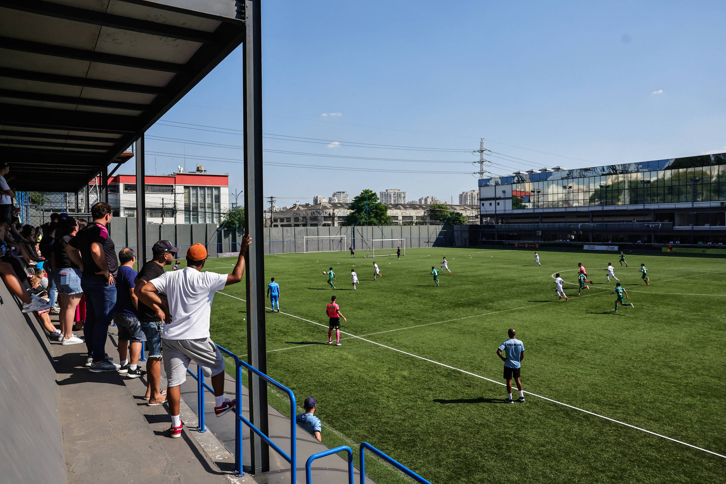 Torcida apresenta comportamento inadequado durante jogos das categorias de base – 11/10/2025 – Esporte