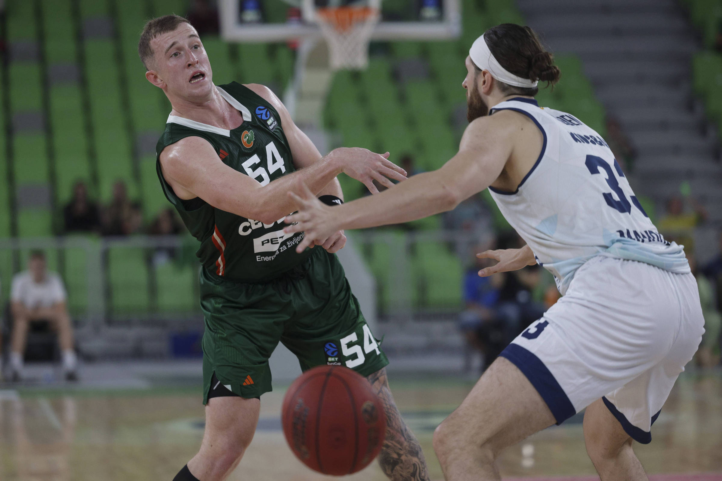 Clubes de Basquete da Espanha Jogam Sem Torcida em Confronto Contra Equipes Israelenses – 13/10/2025 – Esporte