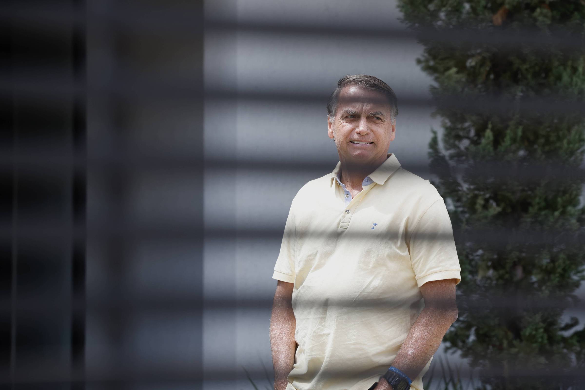 Defesa de Bolsonaro solicita visita de médica para tratamento de soluços em Brasília – 13/10/2025