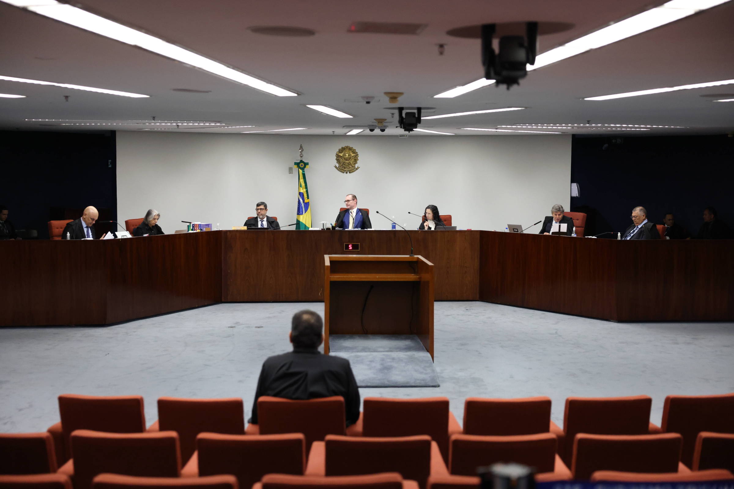 Defesas afirmam que réus da trama golpista não se conheciam, segundo informações de 14/10/2025