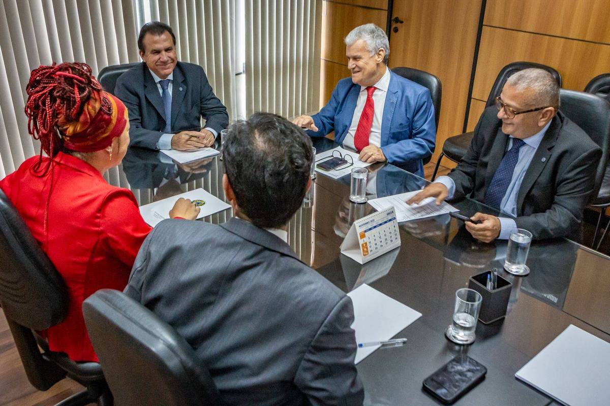 Governo de Marinho Compromete-se a Eliminar Escala 6×1 em 14 de Outubro de 2025