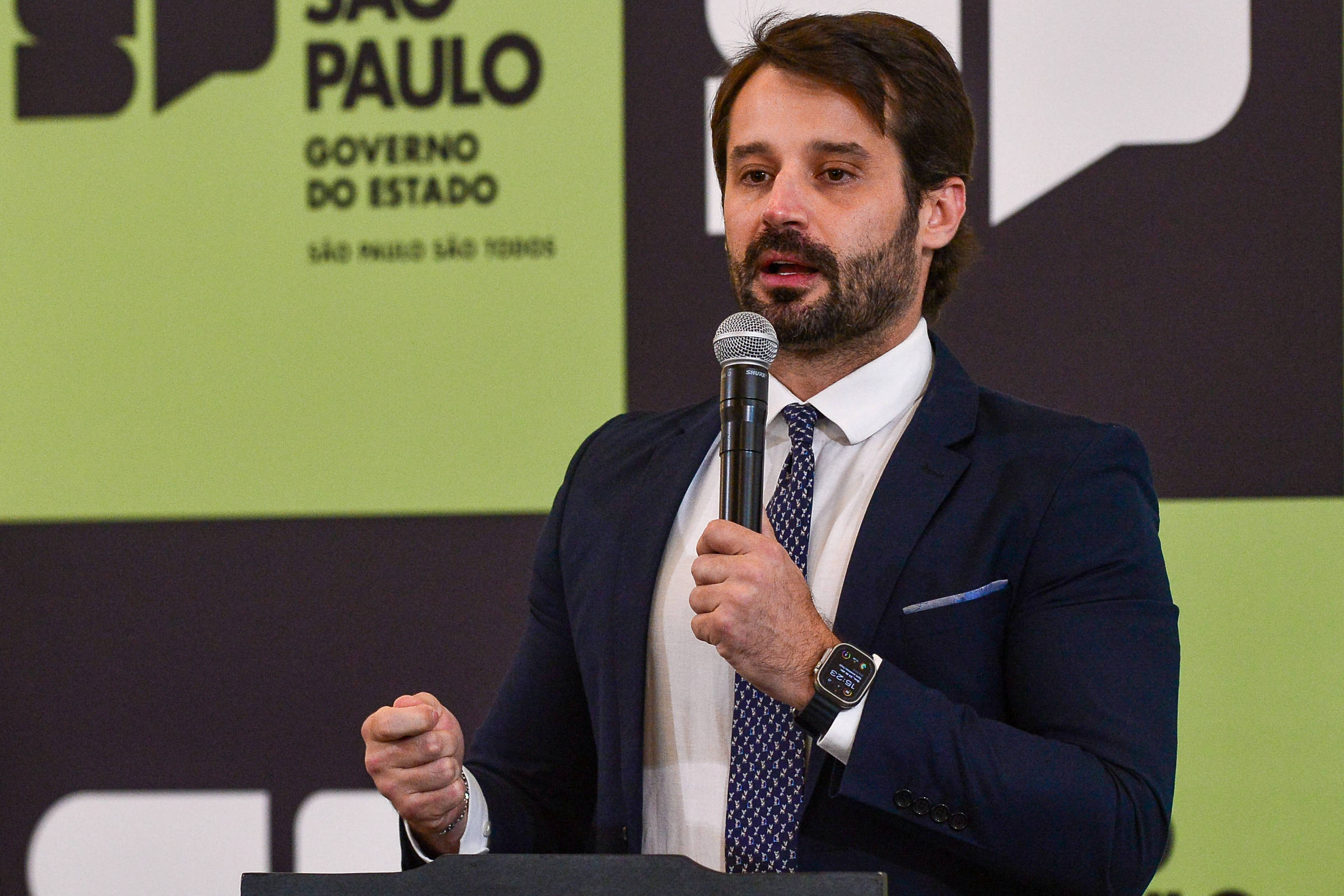 Secretário de São Paulo Critica Ex-Servidores por Incompetência em Declaração