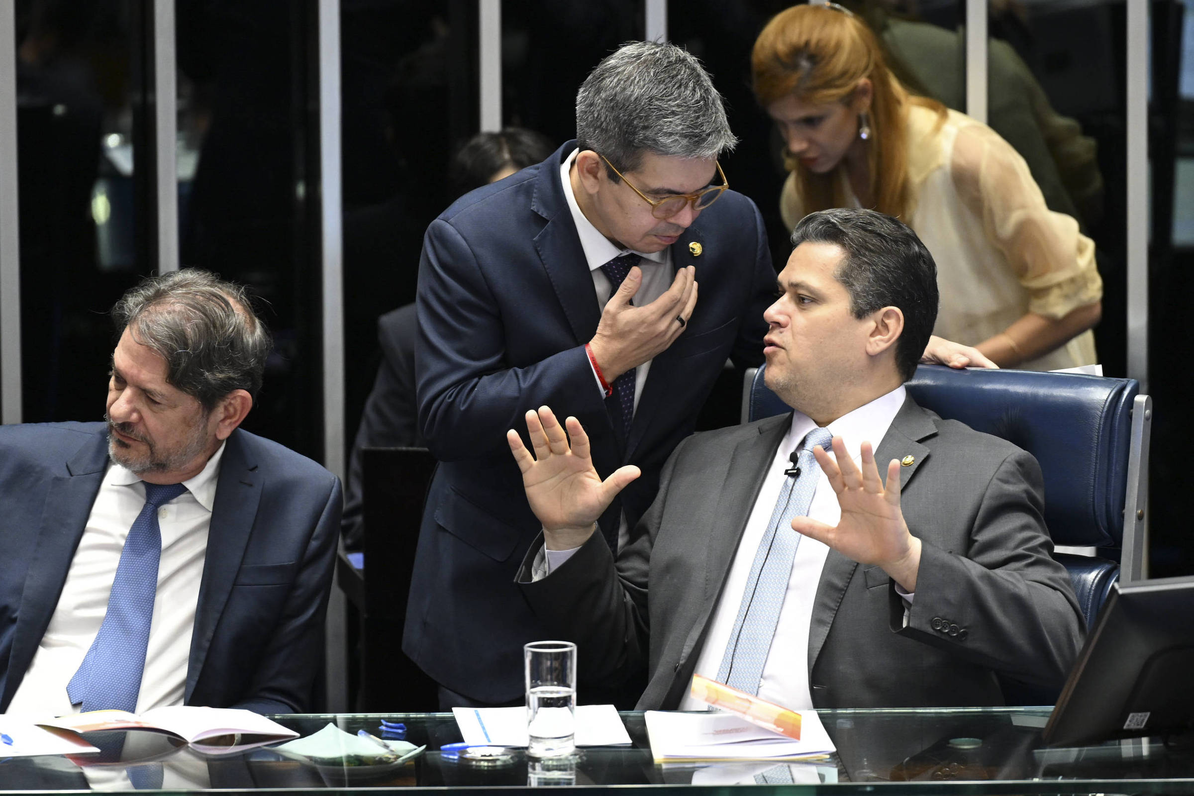 Governo Adota Medidas para Conquistar Apoio de Alcolumbre em Brasília – 21/10/2025