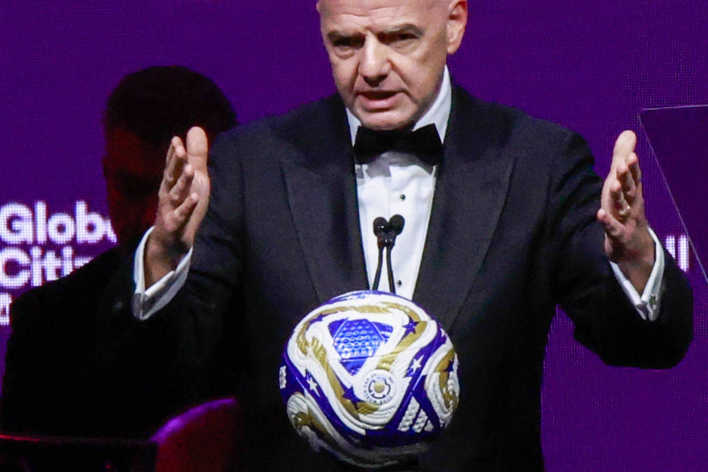 Infantino se manifesta sobre acusação de racismo em partida do torneio sub-12 – 22/10/2025 – Esporte