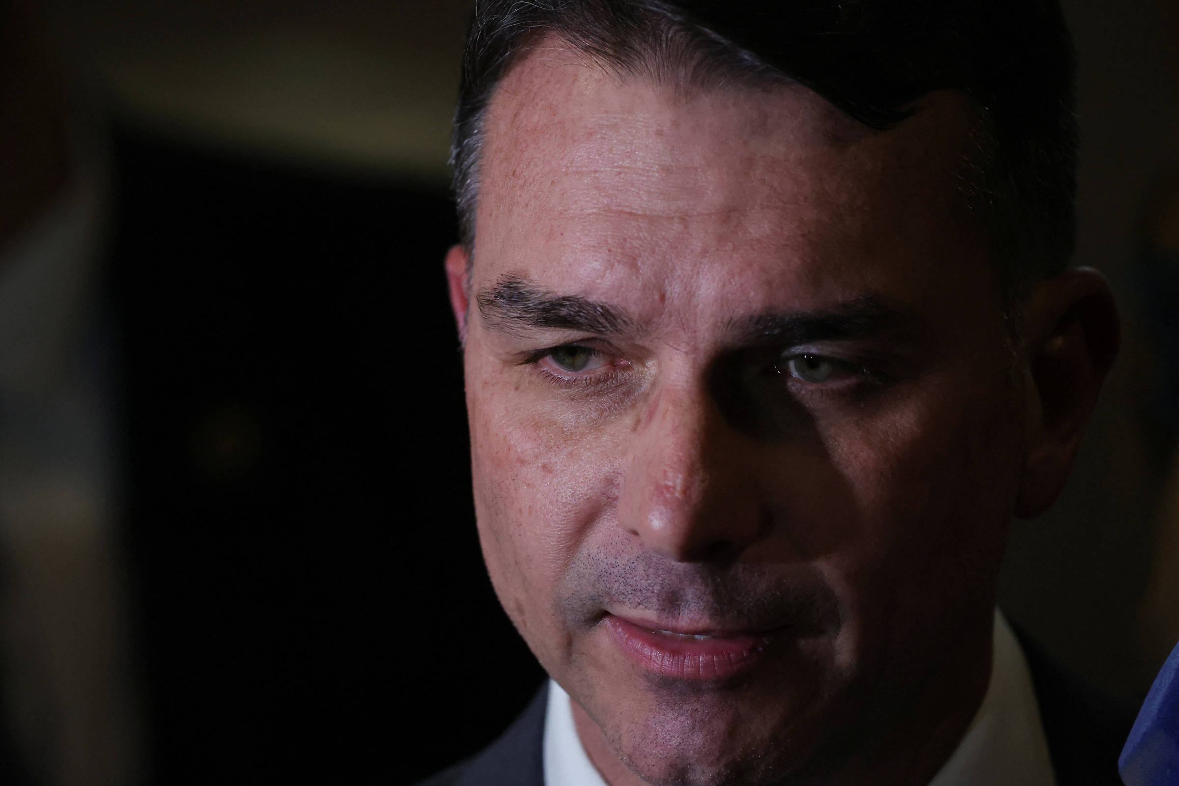 Flávio Bolsonaro Propõe Ataque de EUA a Barcos no Rio de Janeiro – 23/10/2025 – Poder