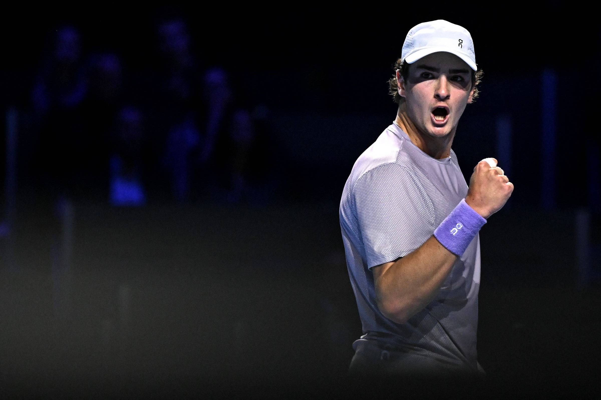 João Fonseca avança para as semifinais do ATP 500 ao vencer canadense – 24/10/2025 – Esporte