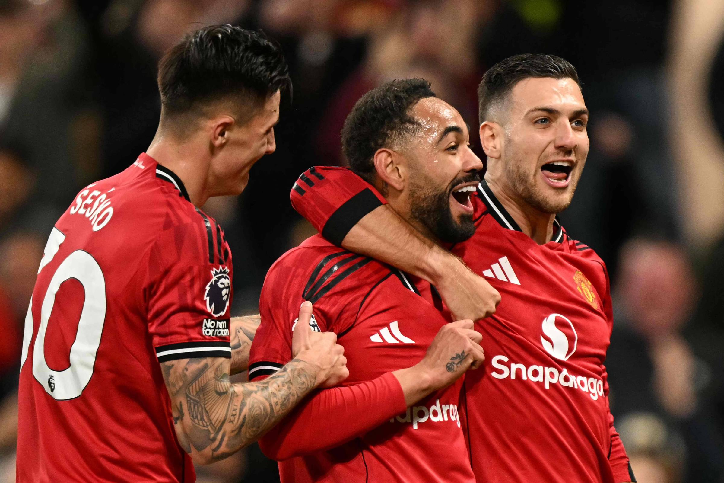 Gol alivia pressão sobre brasileiro no Manchester United – 28/10/2025 – O Mundo É uma Bola