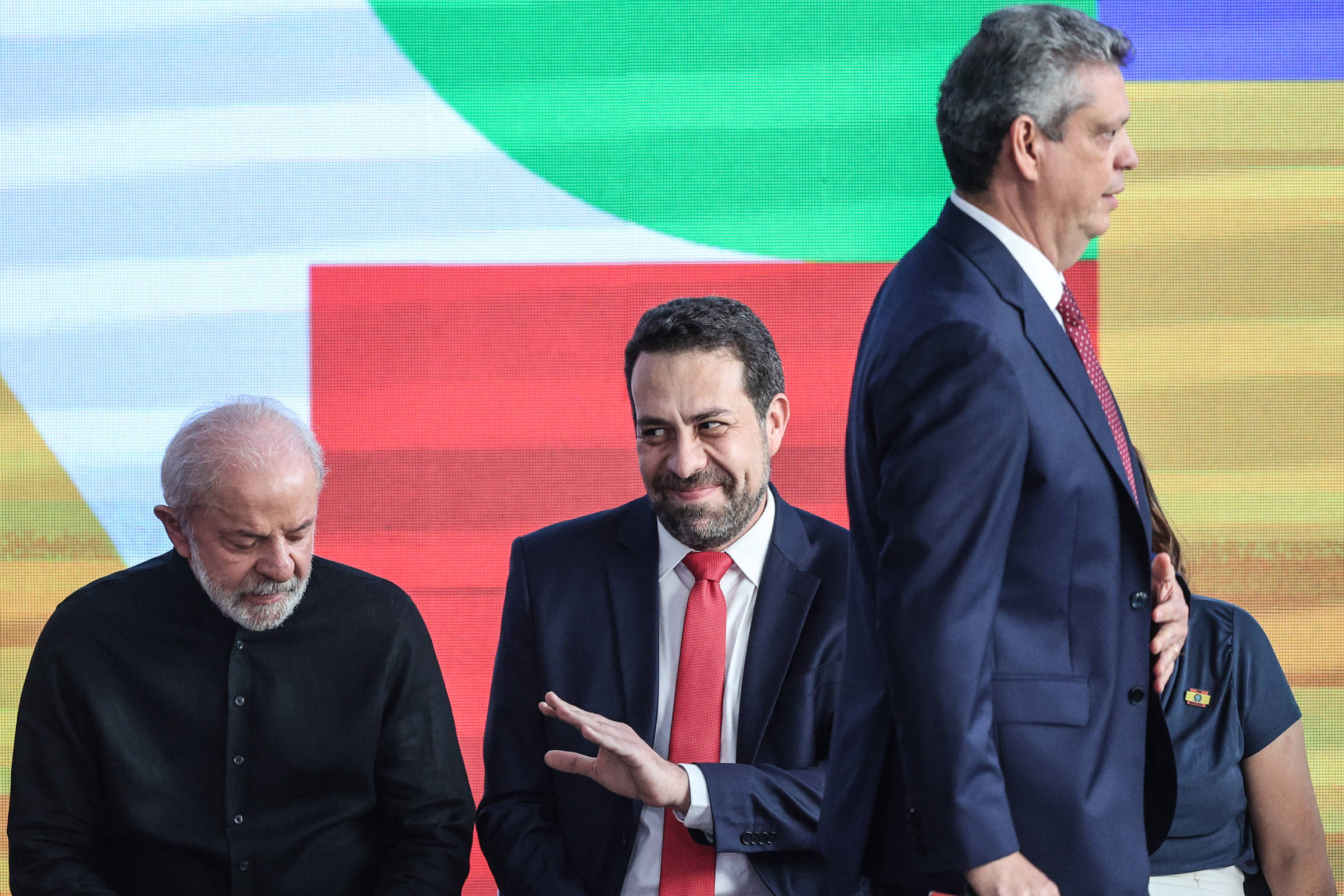 Boulos Assume Cargo e Solicita Minuto de Silêncio em Memória de Ação no Rio de Janeiro