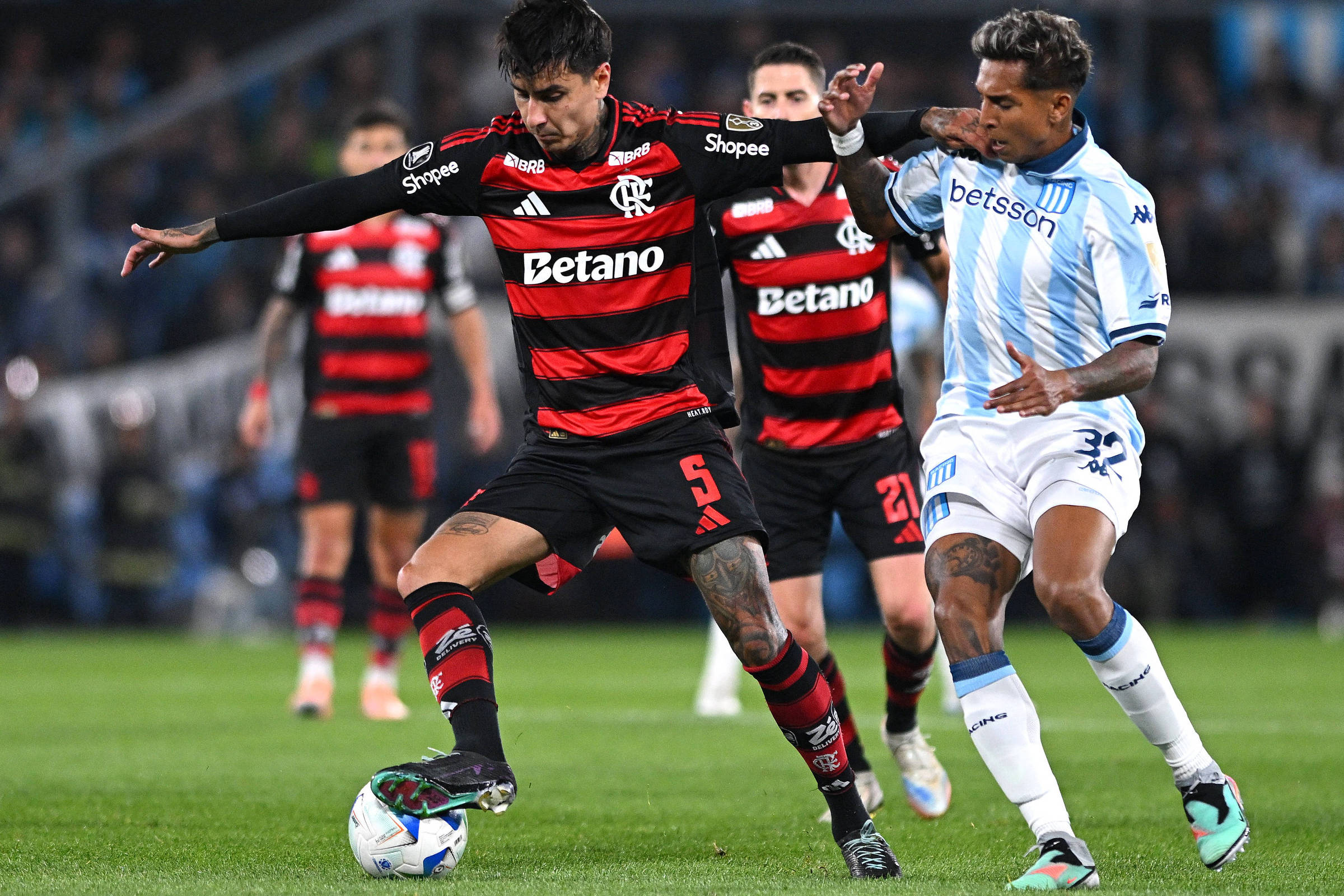 Flamengo avança à final da Libertadores mesmo com expulsão – 29/10/2025 – Esporte