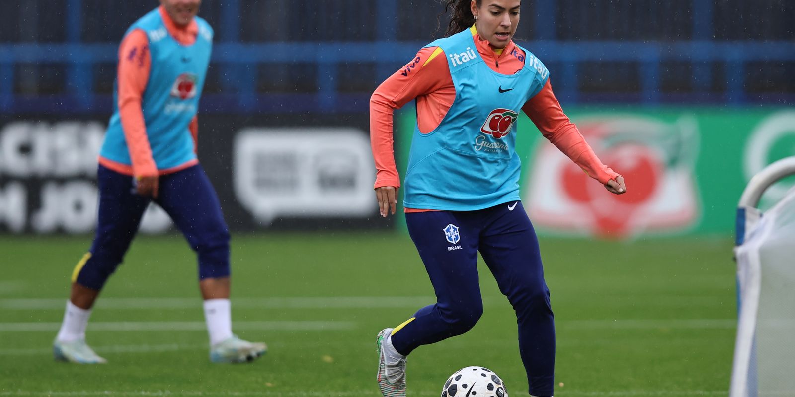 Meio-campista Angelina se prepara para desafio contra a Inglaterra em partida decisiva