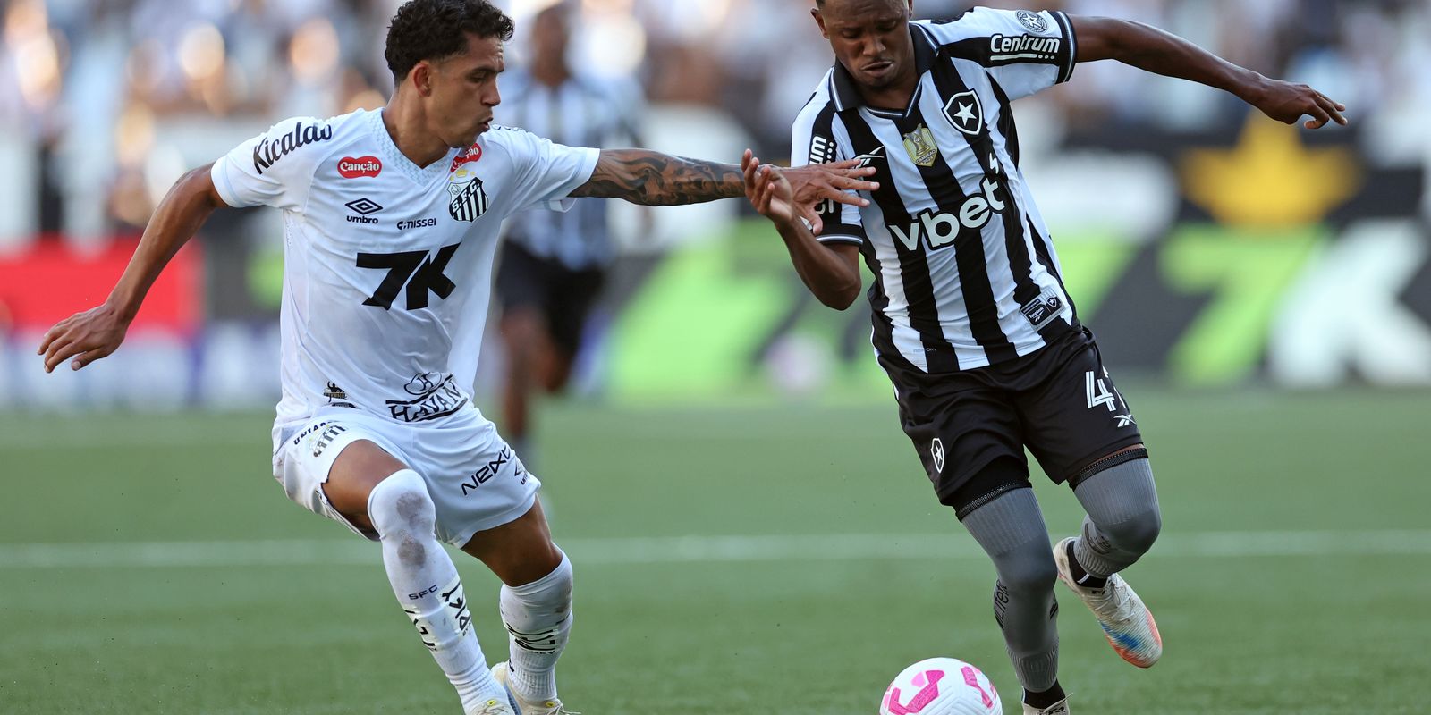 Botafogo e Santos empatam em jogo emocionante no Rio após Botafogo liderar duas vezes