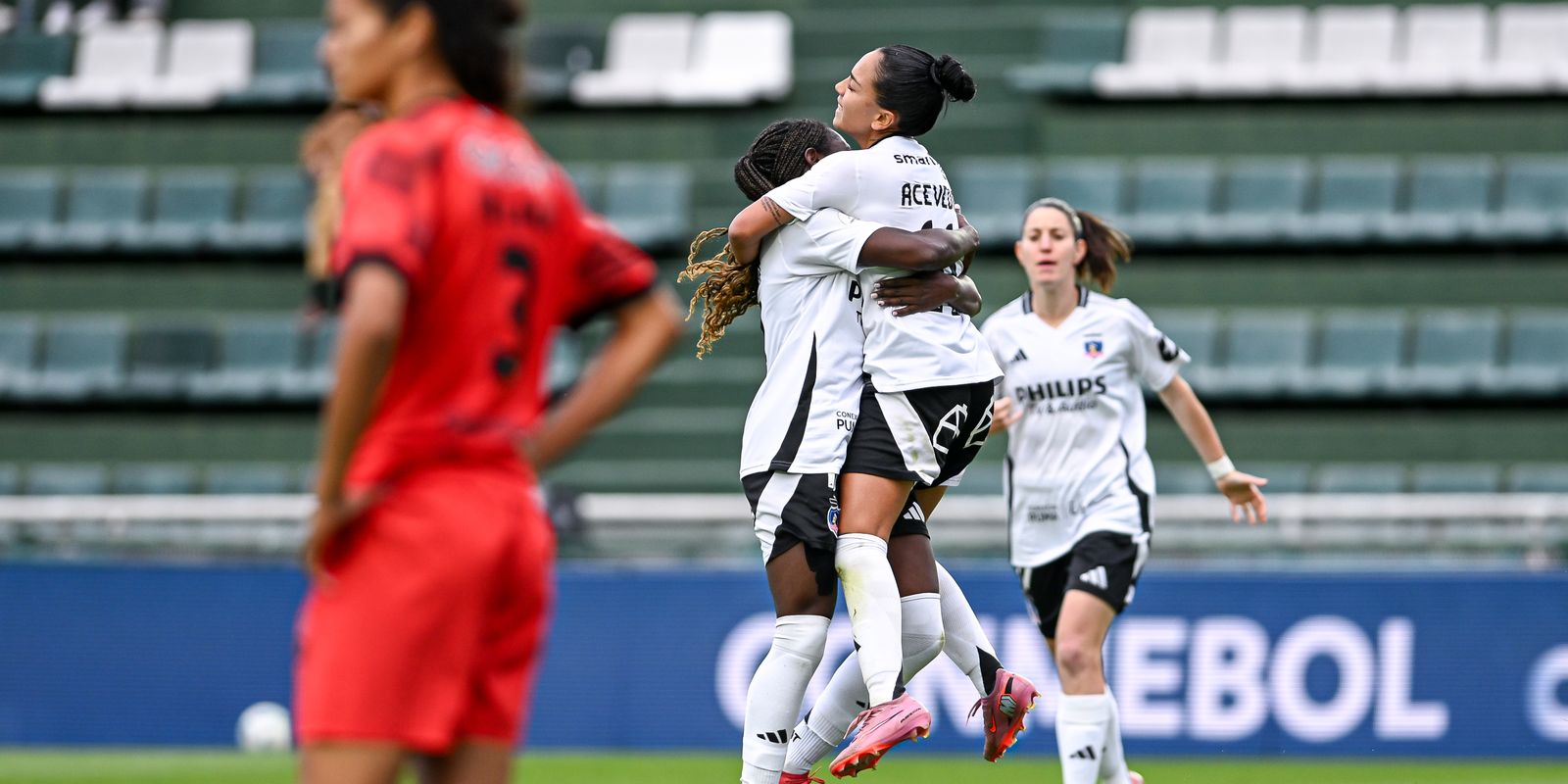 Colo Colo avança para as semifinais da Libertadores Feminina com ajuda de técnica brasileira