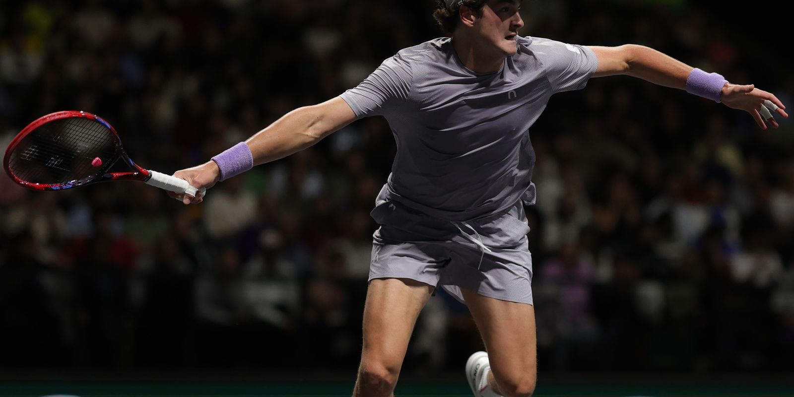 João Fonseca derrota Shapovalov na primeira rodada do Masters 1000 de Paris