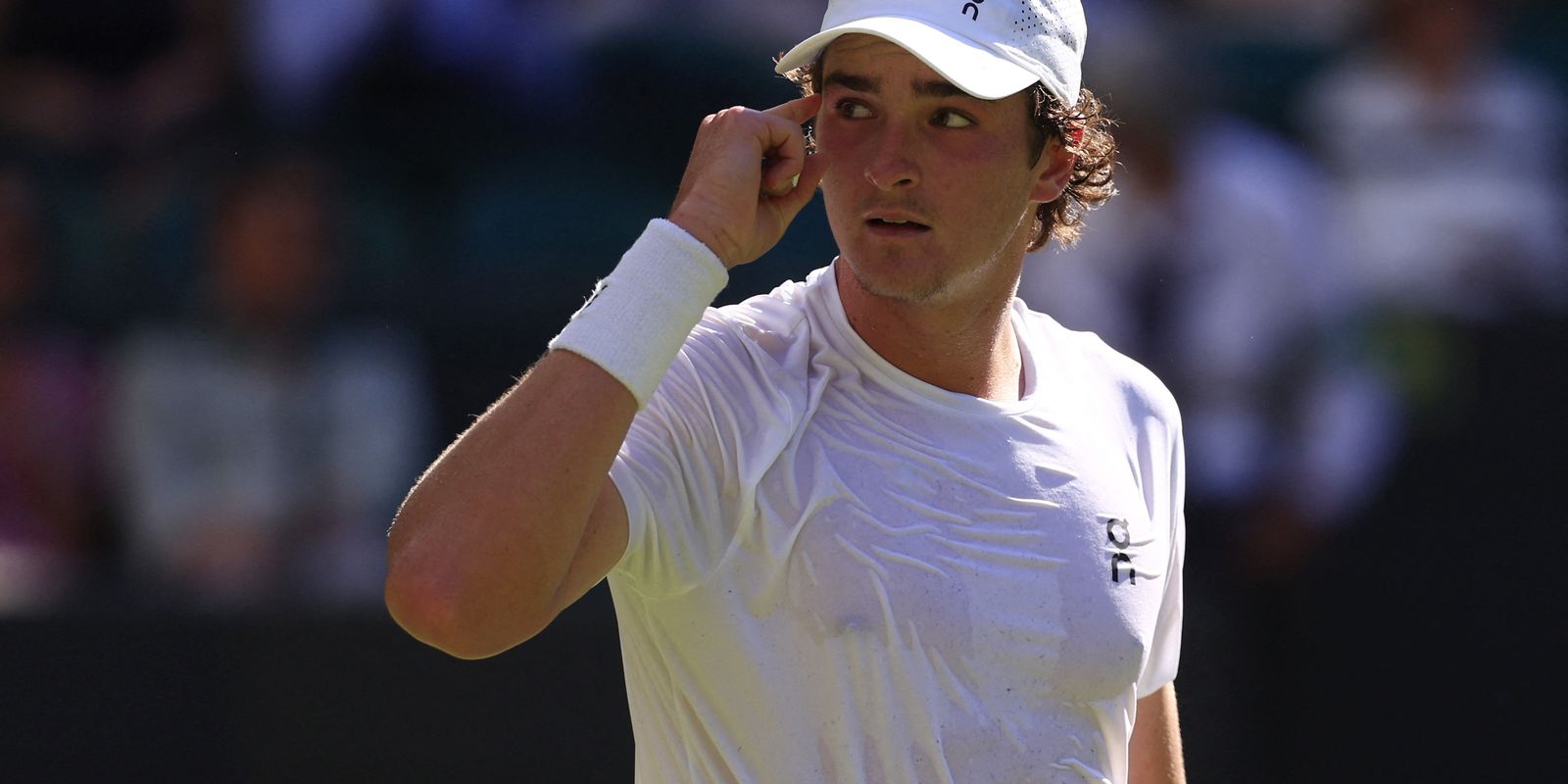 João Fonseca encerra antecipadamente a temporada para tratamento de lombalgia