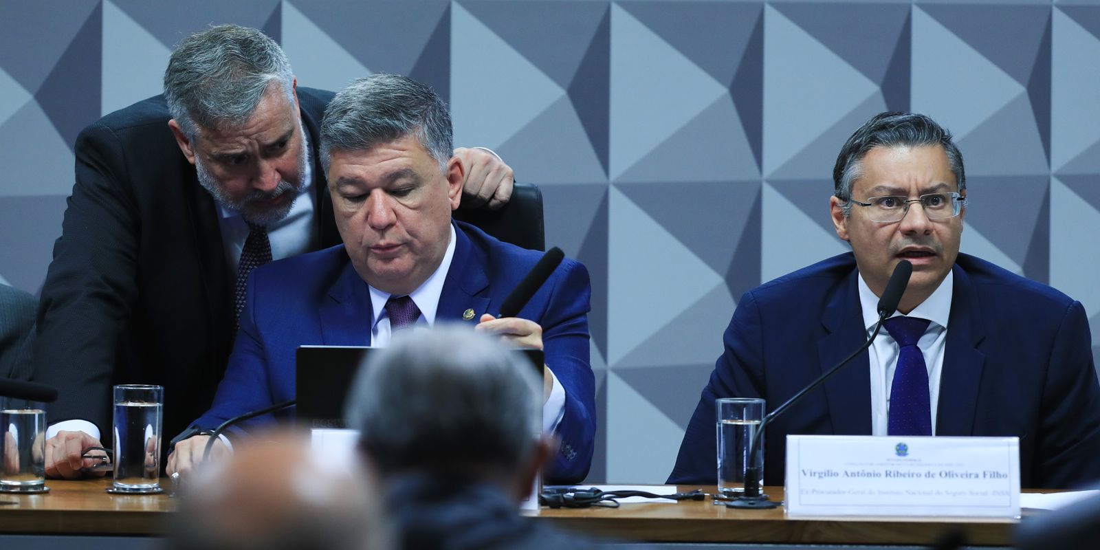 Ex-Procurador do INSS Ignora Interrogatório do Relator na CPMI