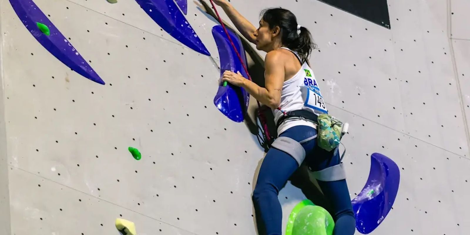 Marina Dias conquista medalha de ouro na etapa de Laval da Copa do Mundo de Paraescalada