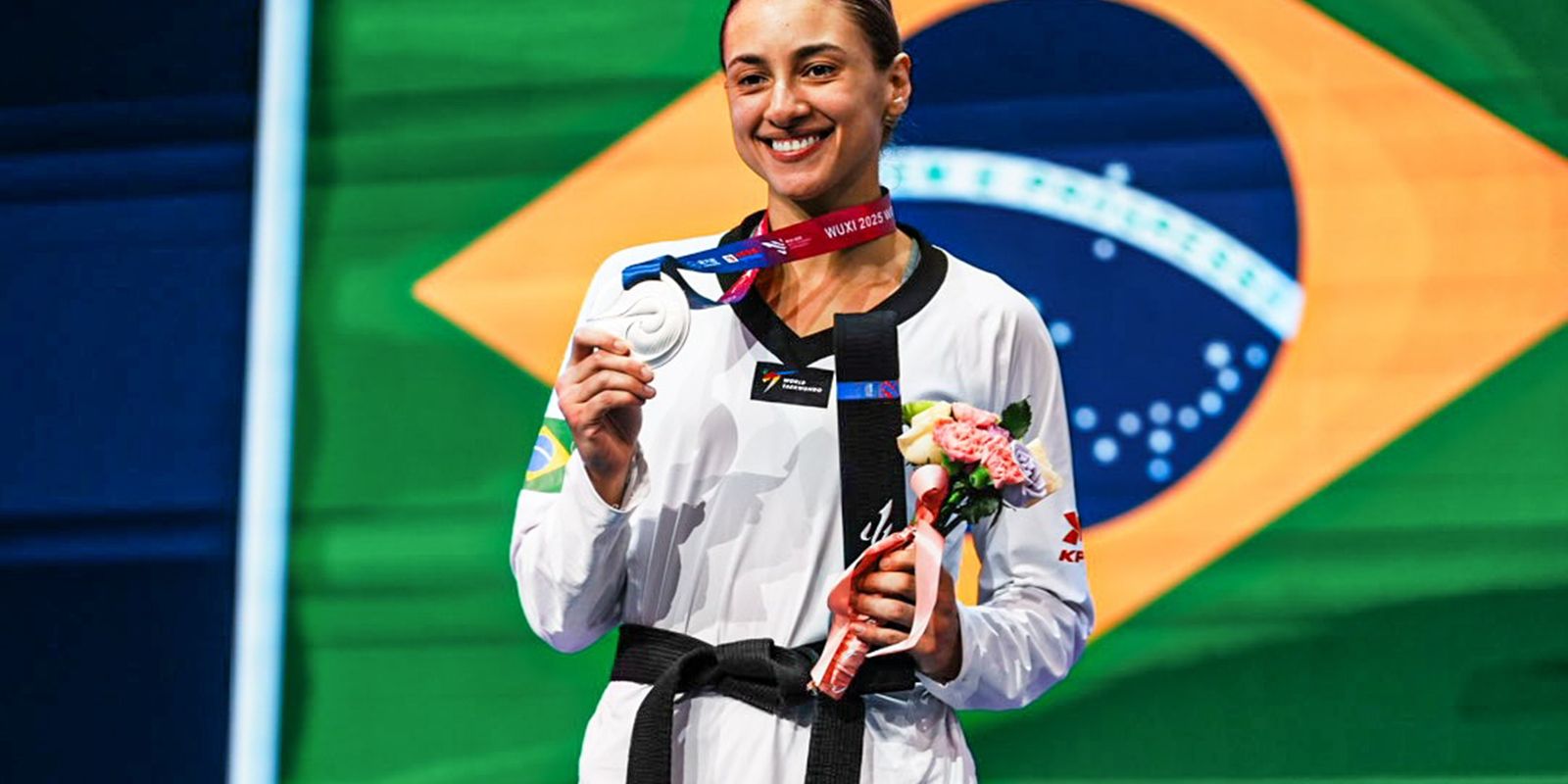 Milena Titoneli conquista medalha de prata no Mundial de Taekwondo, garantindo o terceiro pódio para o Brasil.
