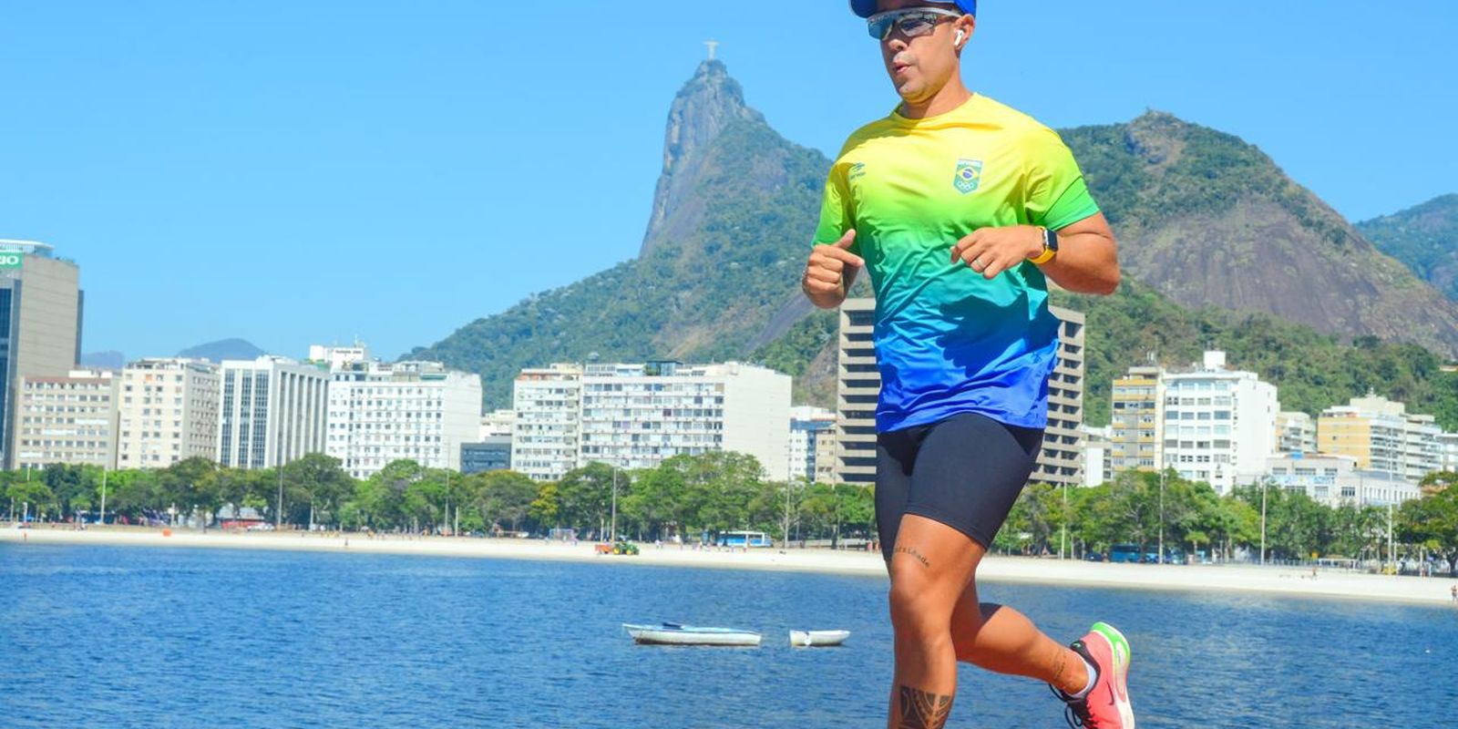 Atleta carioca visita o Cristo Redentor durante prova de corrida de rua