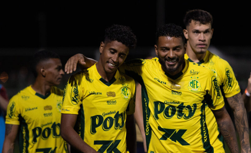 Palmeiras é derrotado pelo Mirassol e Flamengo se aproxima na tabela – 09/11/2025 – Esporte