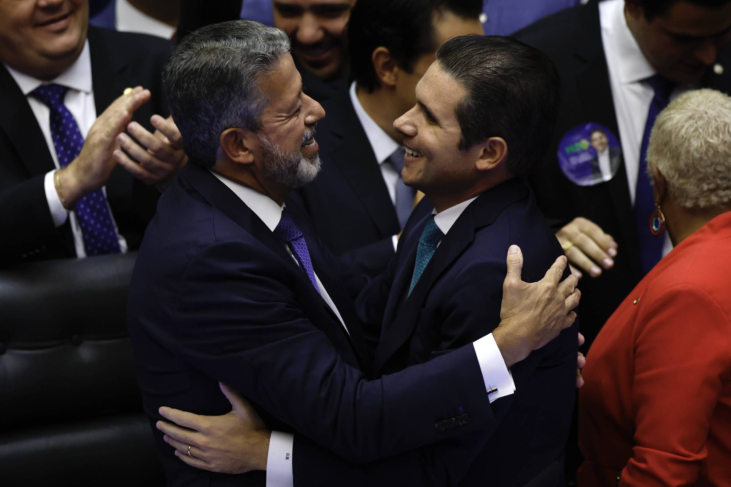 Motta Sob Pressão por Anistia em Meio à Influência de Lira – 08/09/2025