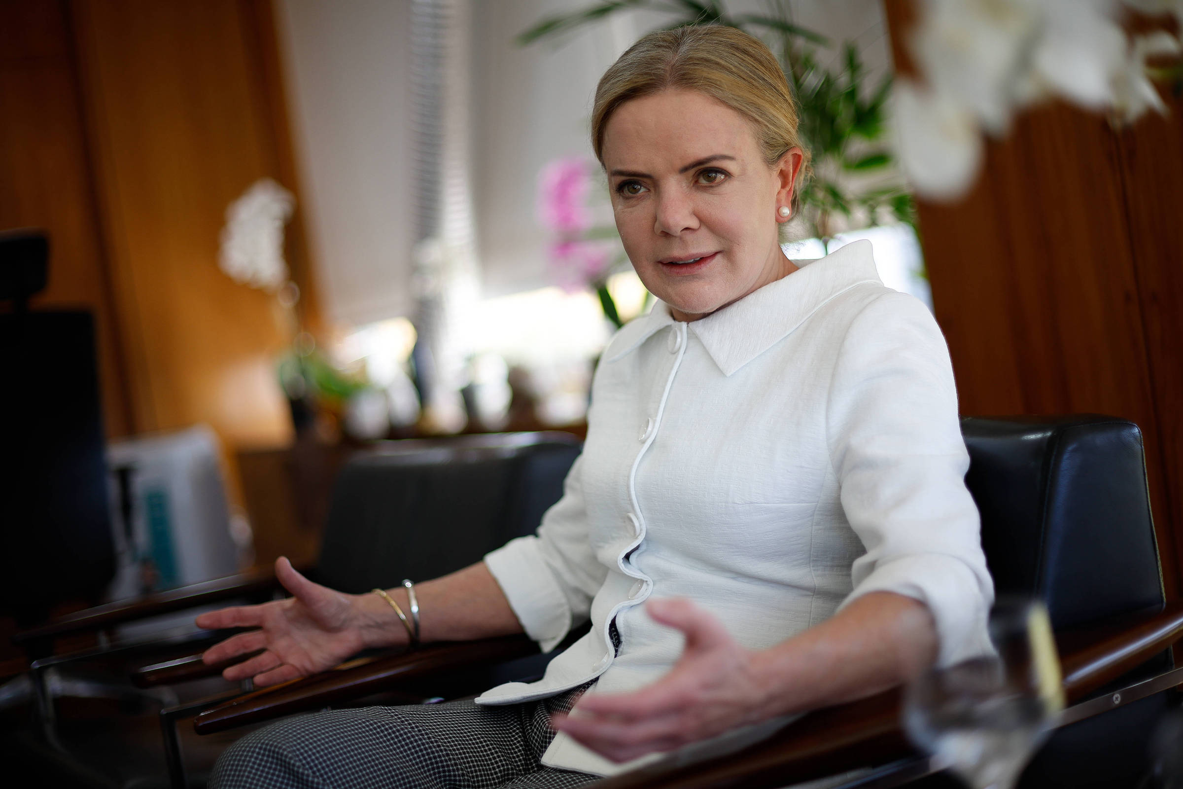 Gleisi Hoffmann Convoca Ministros do Centro para Impedir Anistia em Debate Político – 07/09/2025 – Poder