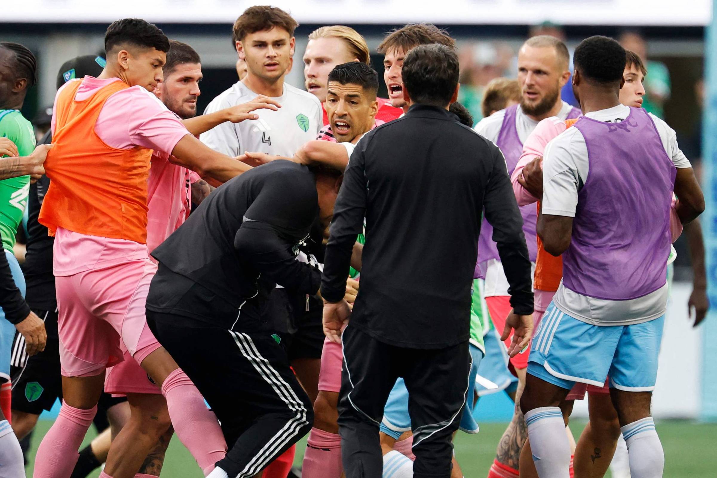 Suárez recebe suspensão por agressão durante partida – 06/09/2025 – Esporte