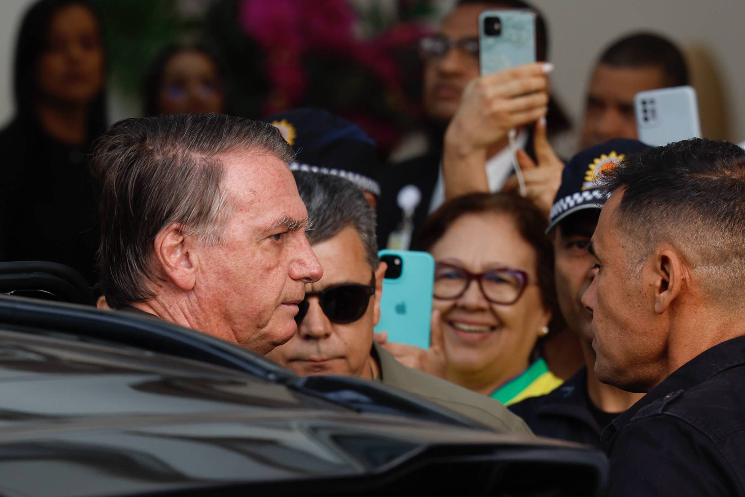 Bolsonaro realiza exames médicos acompanhado de escolta policial em 14 de setembro de 2025