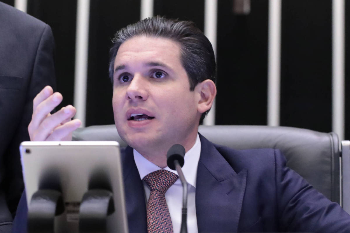 “PEC da Blindagem Gera Conflitos e Ceticismo sobre Anistia em Debate Político” – 24/09/2025 – Poder