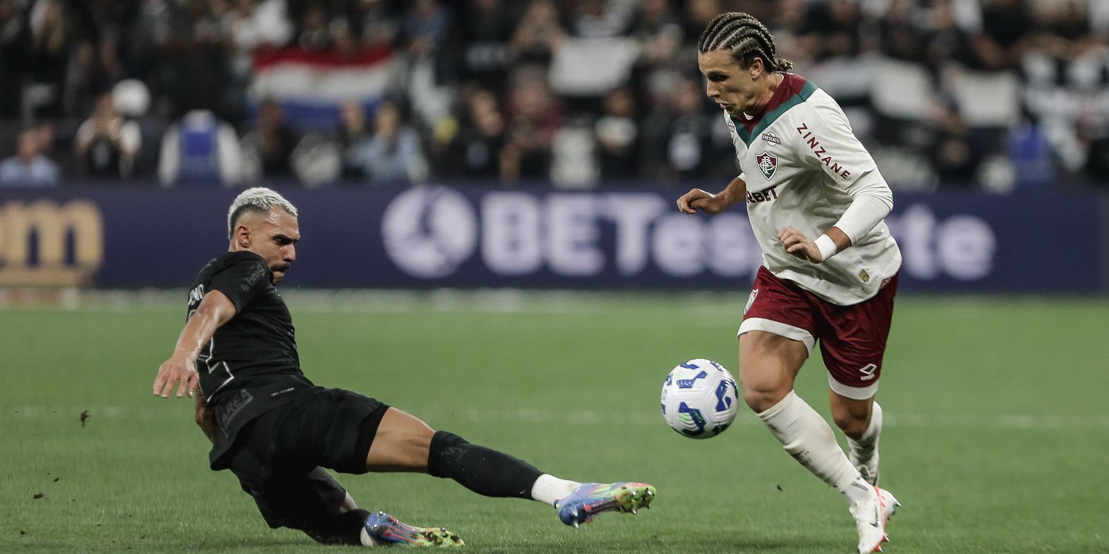 Fluminense e Corinthians se enfrentam no Maracanã pelo Campeonato Brasileiro