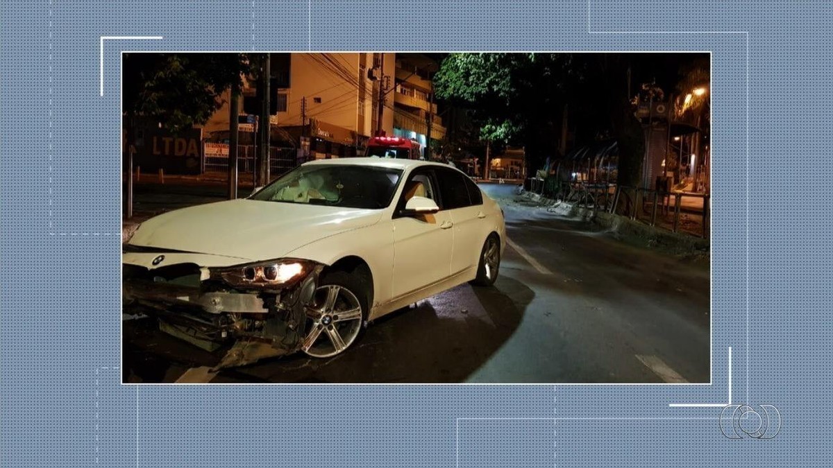 Jovem é preso após bater carro de luxo em ponto de ônibus, Goiás