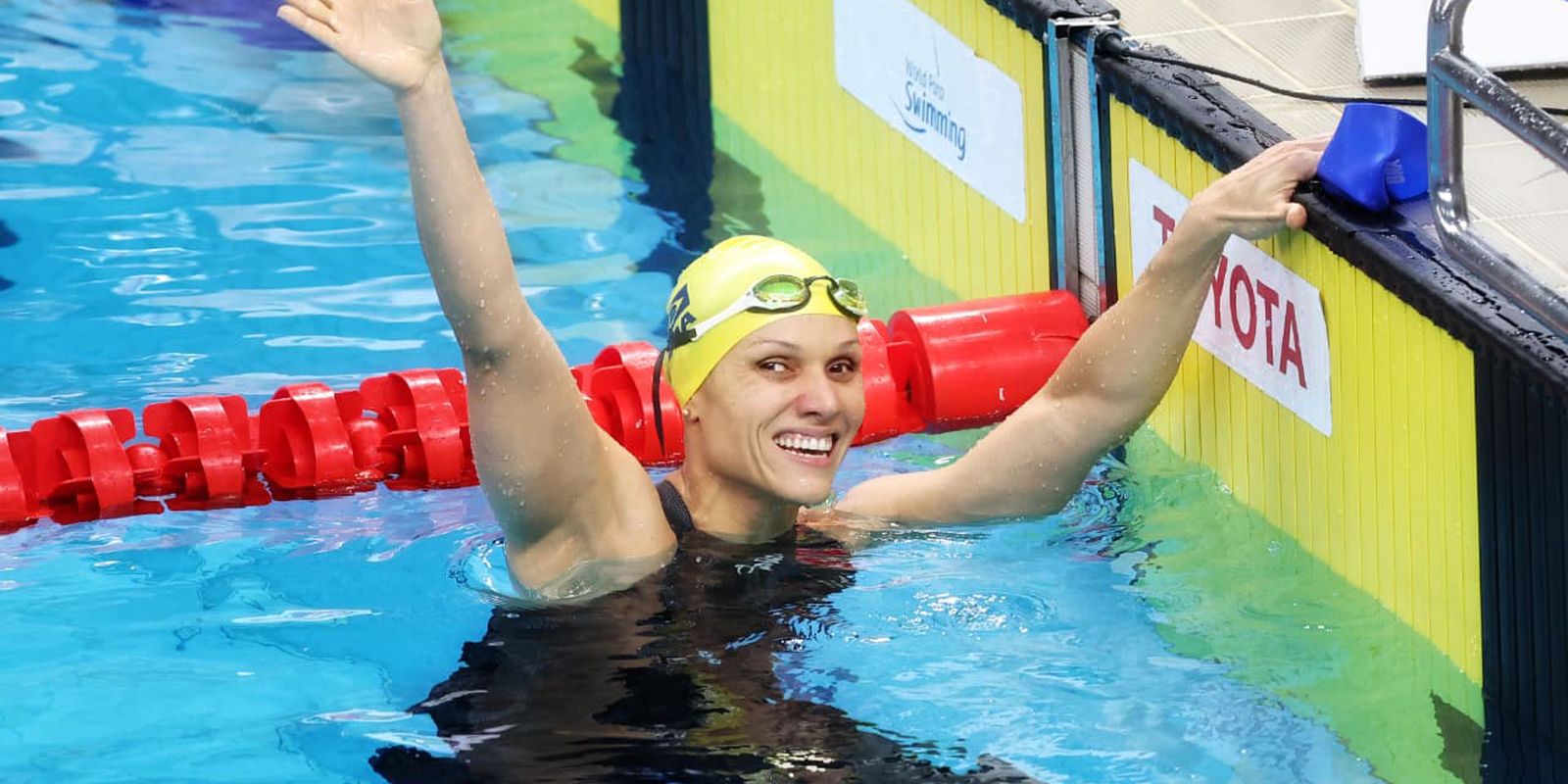 Carol Santiago conquista o tricampeonato mundial nos 100m costas em Singapura
